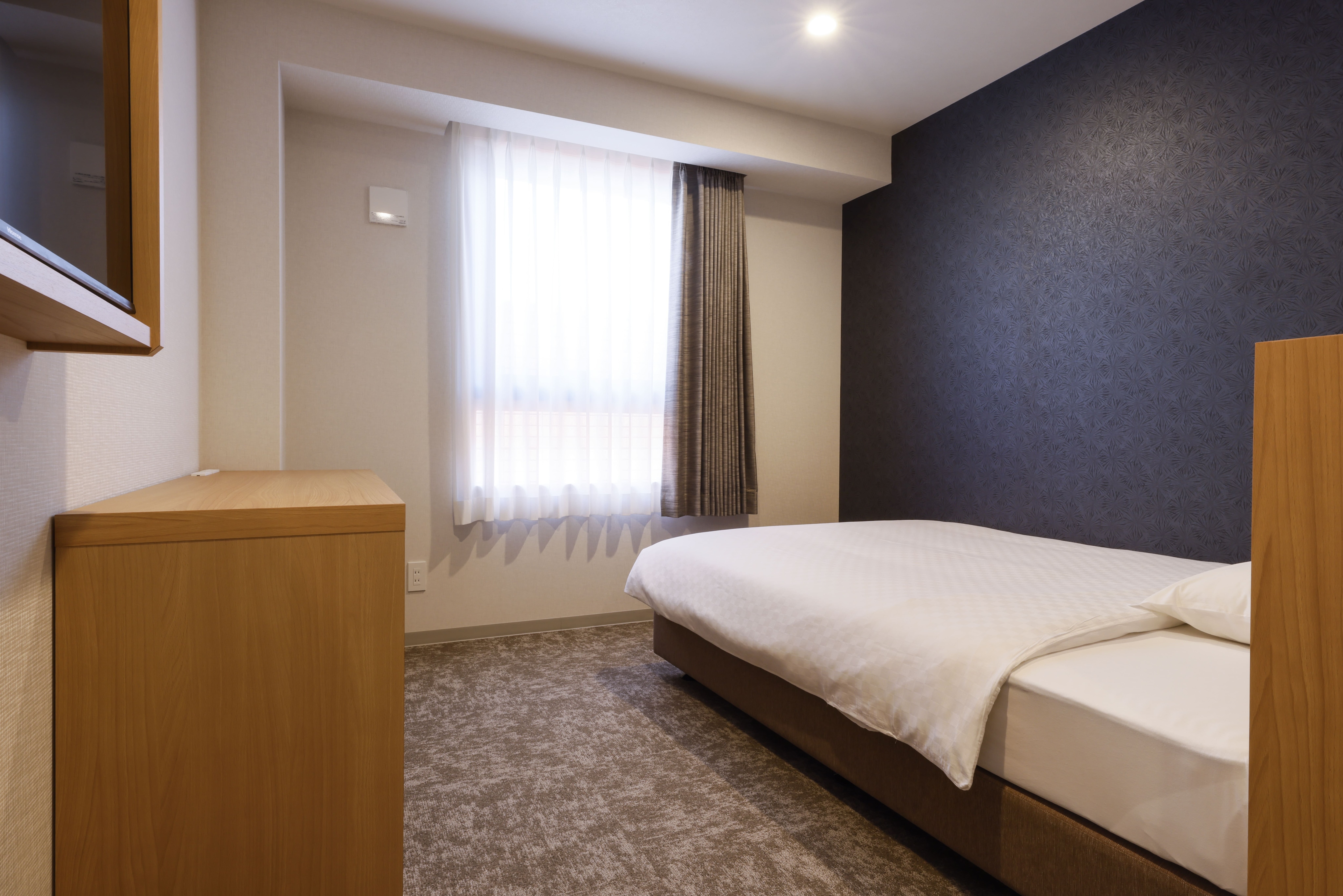 Semi-double and single rooms