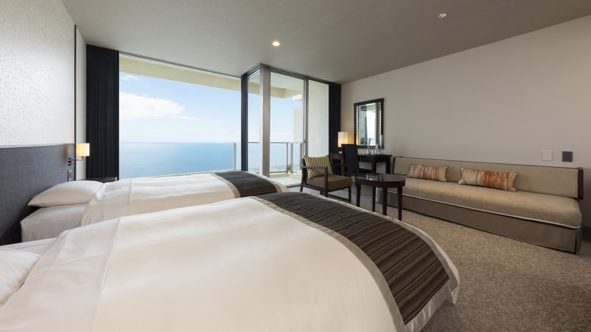 [Renewed in March 2024] Western-style room equipped with a ReFa shower head, hair dryer, and hair iron.