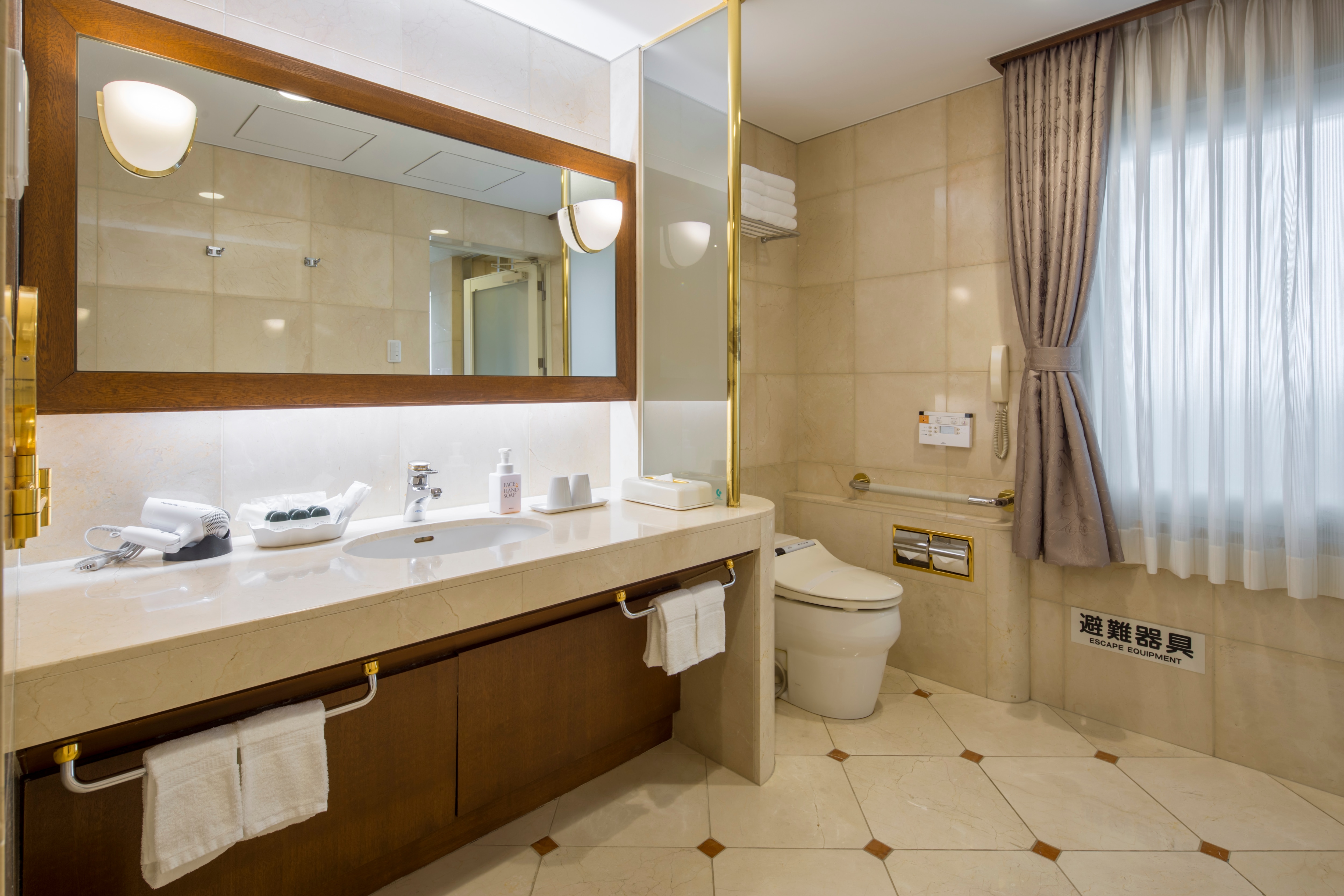 Executive room washroom