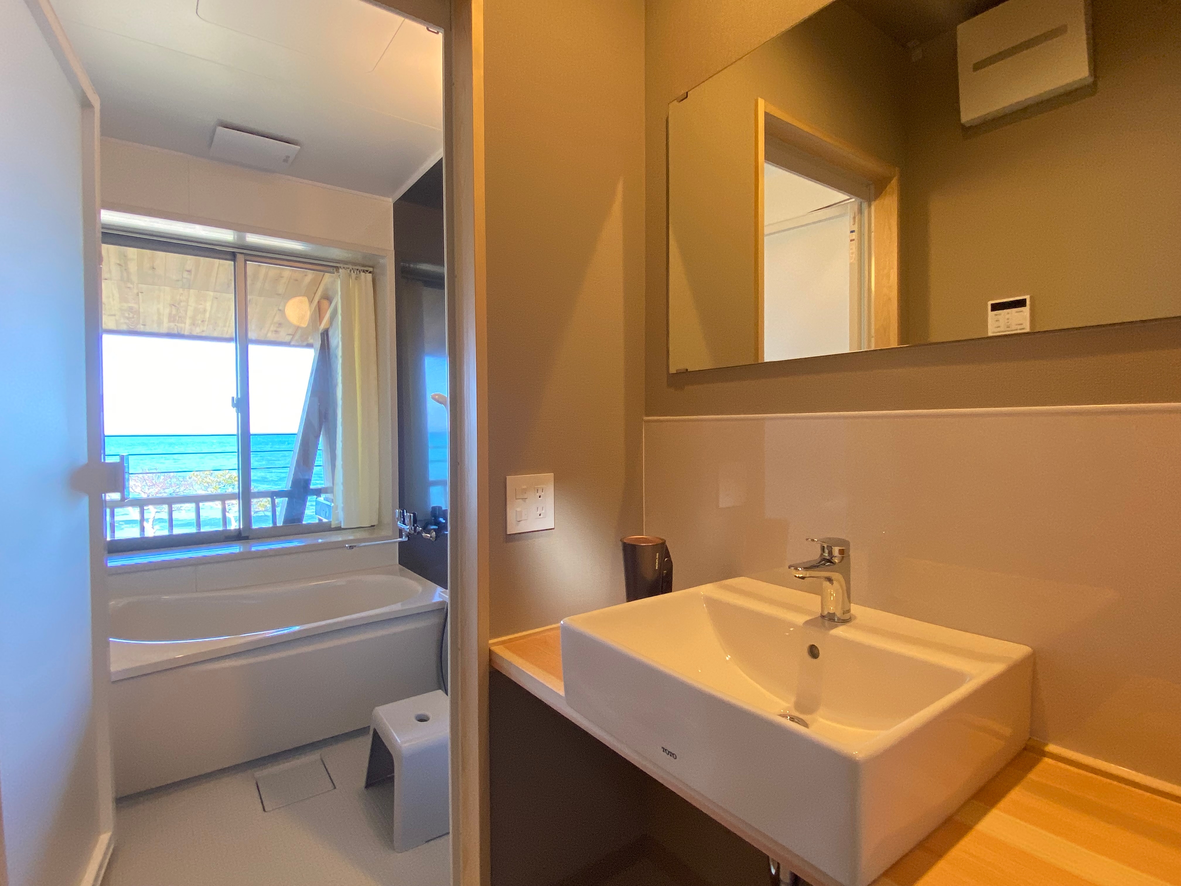 Guest room bath