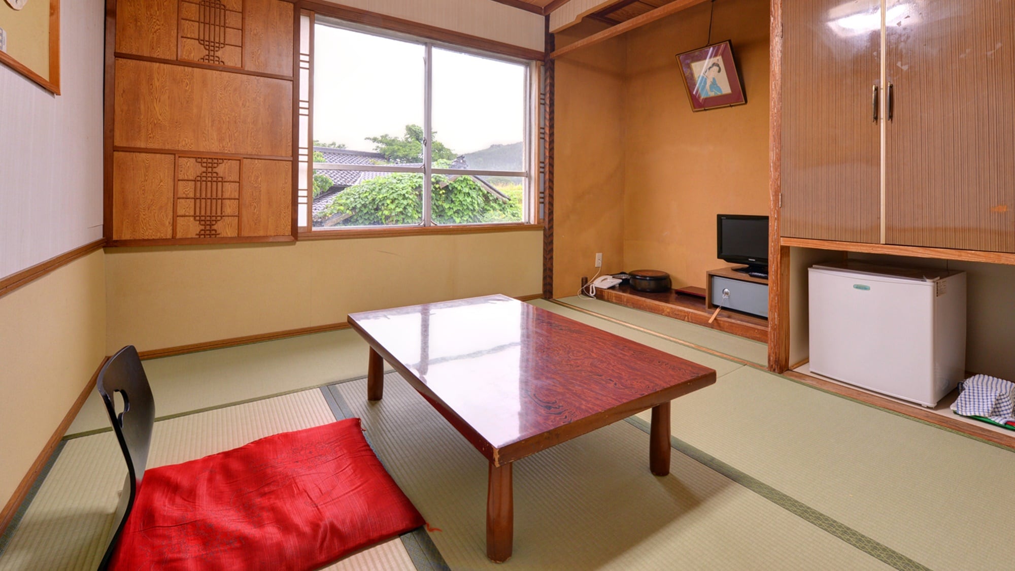 *Japanese-style room (6 tatami mats) (example of a guest room)/Recommended for solo travelers or business travelers! Stretch your legs and relax.