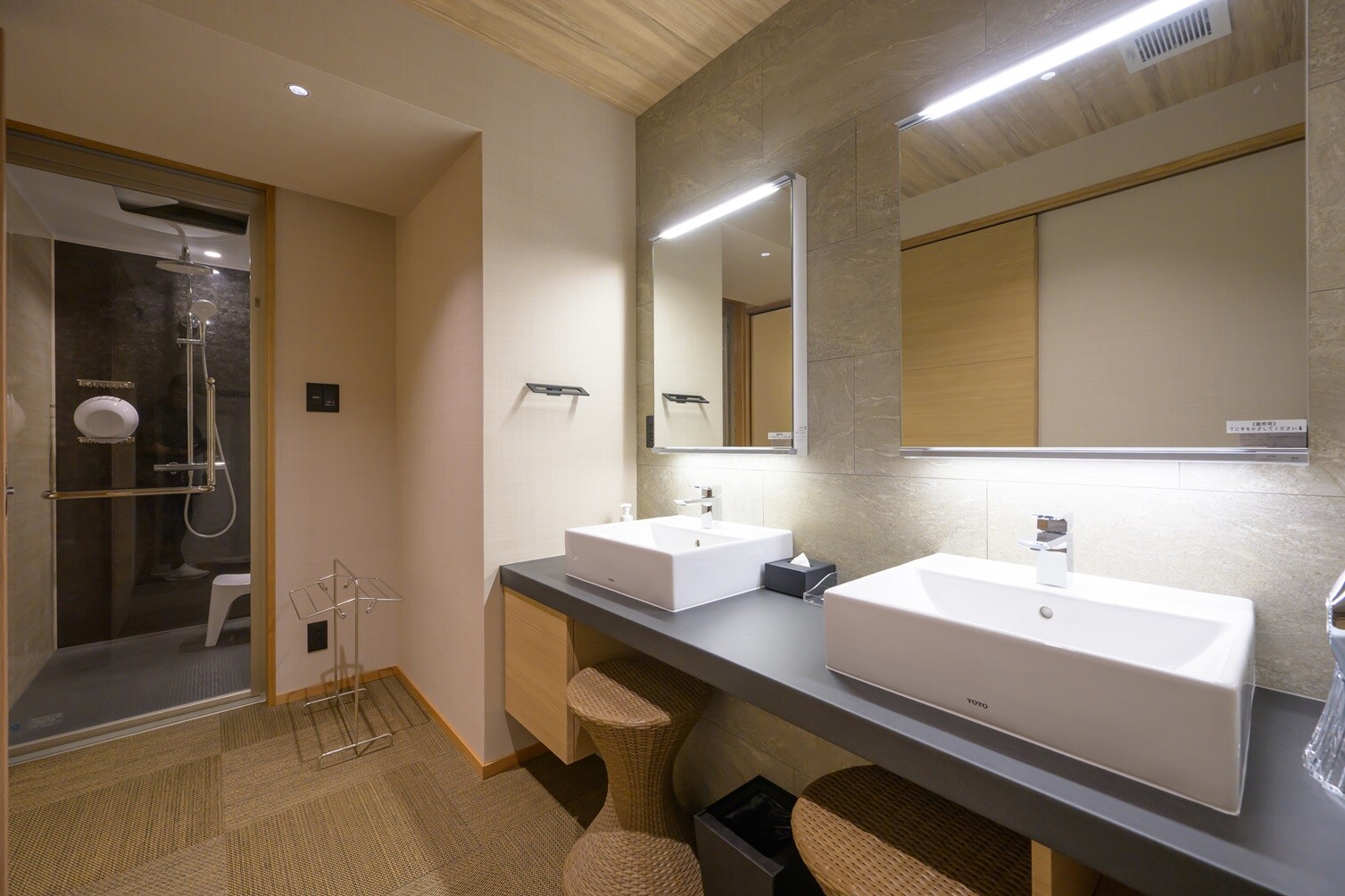 Guest room: Deluxe Western-style room