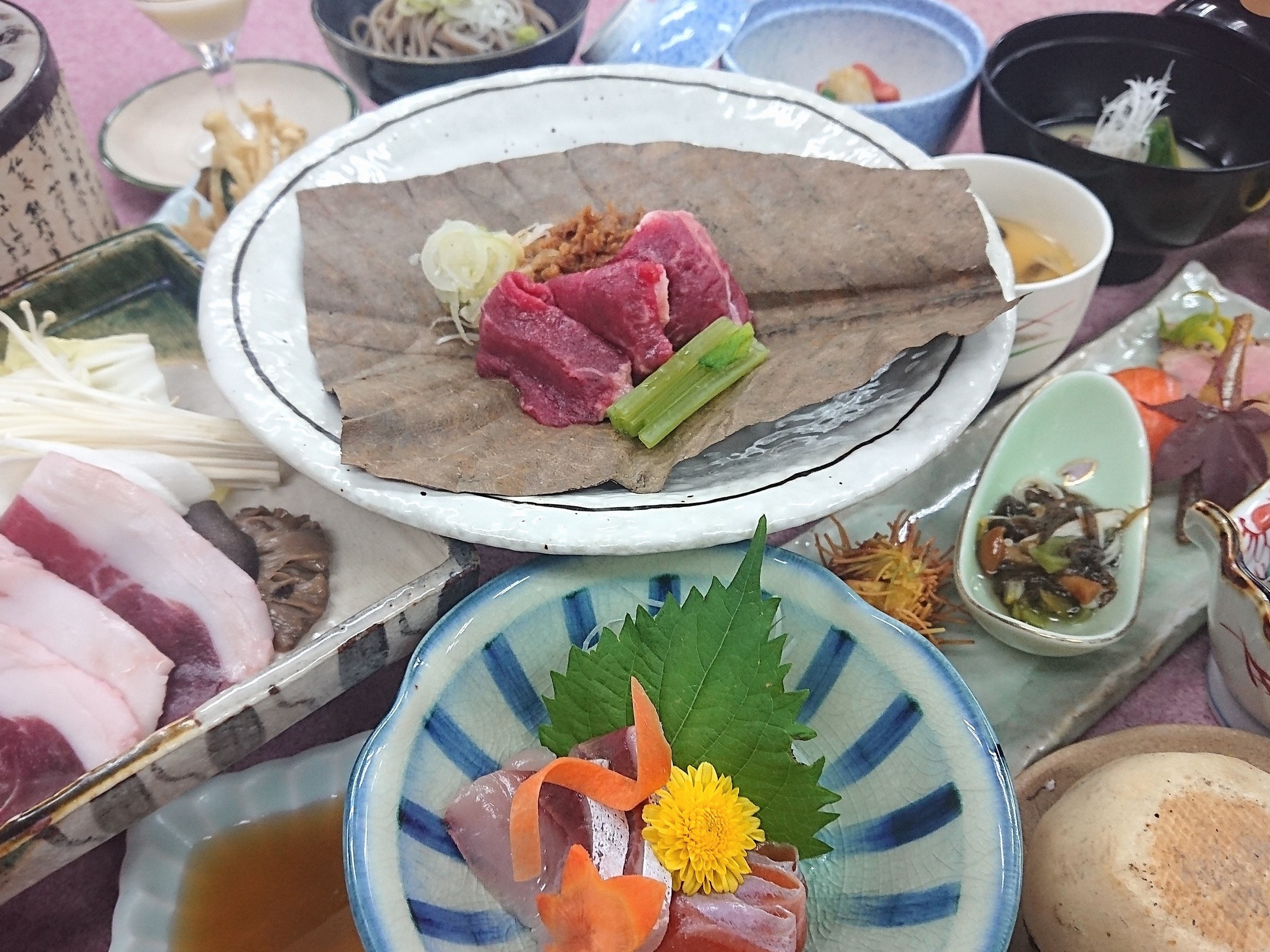 An example of a Hitotsubu Manbai Kaiseki meal