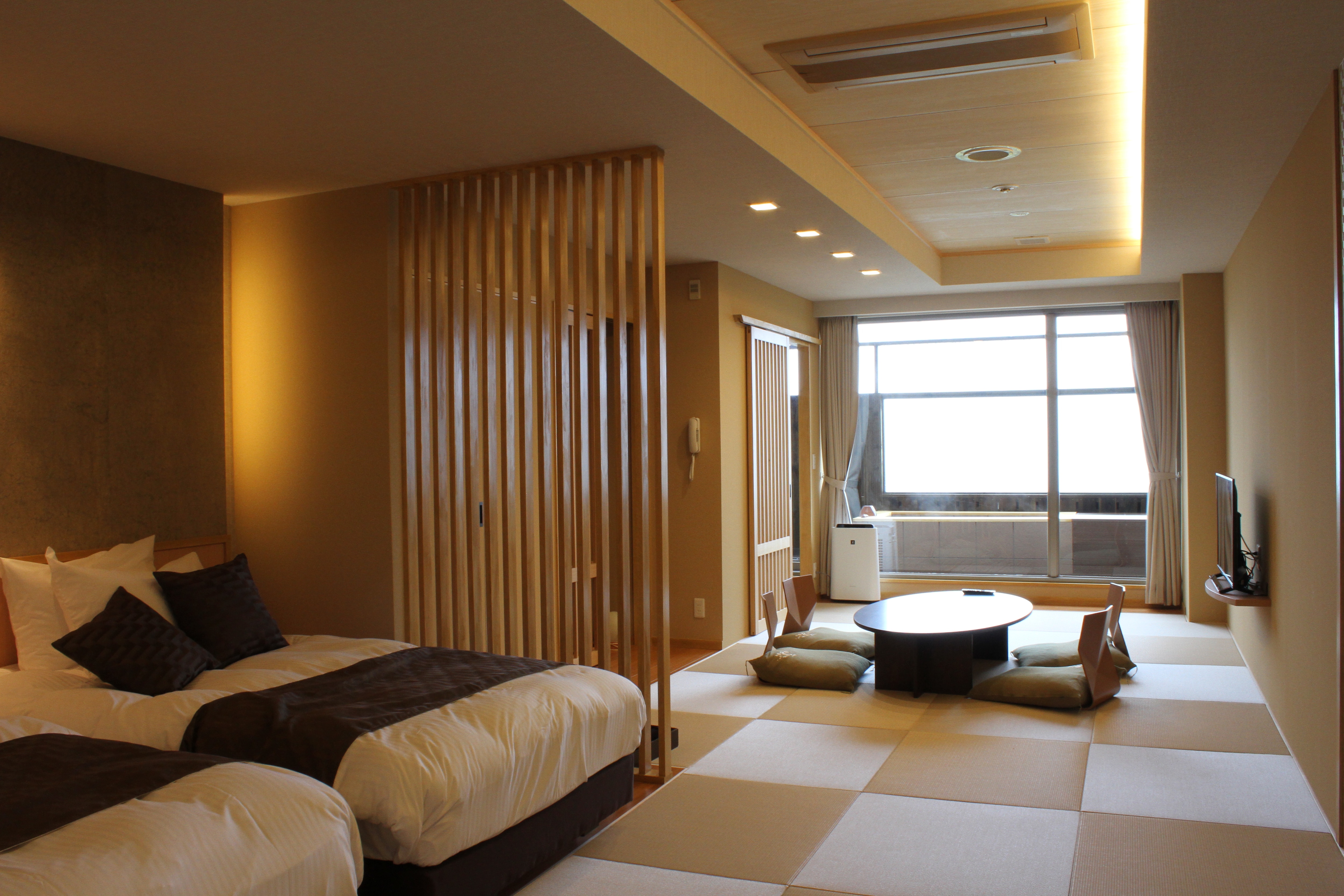 Japanese-Western style room with open-air bath in the main building
