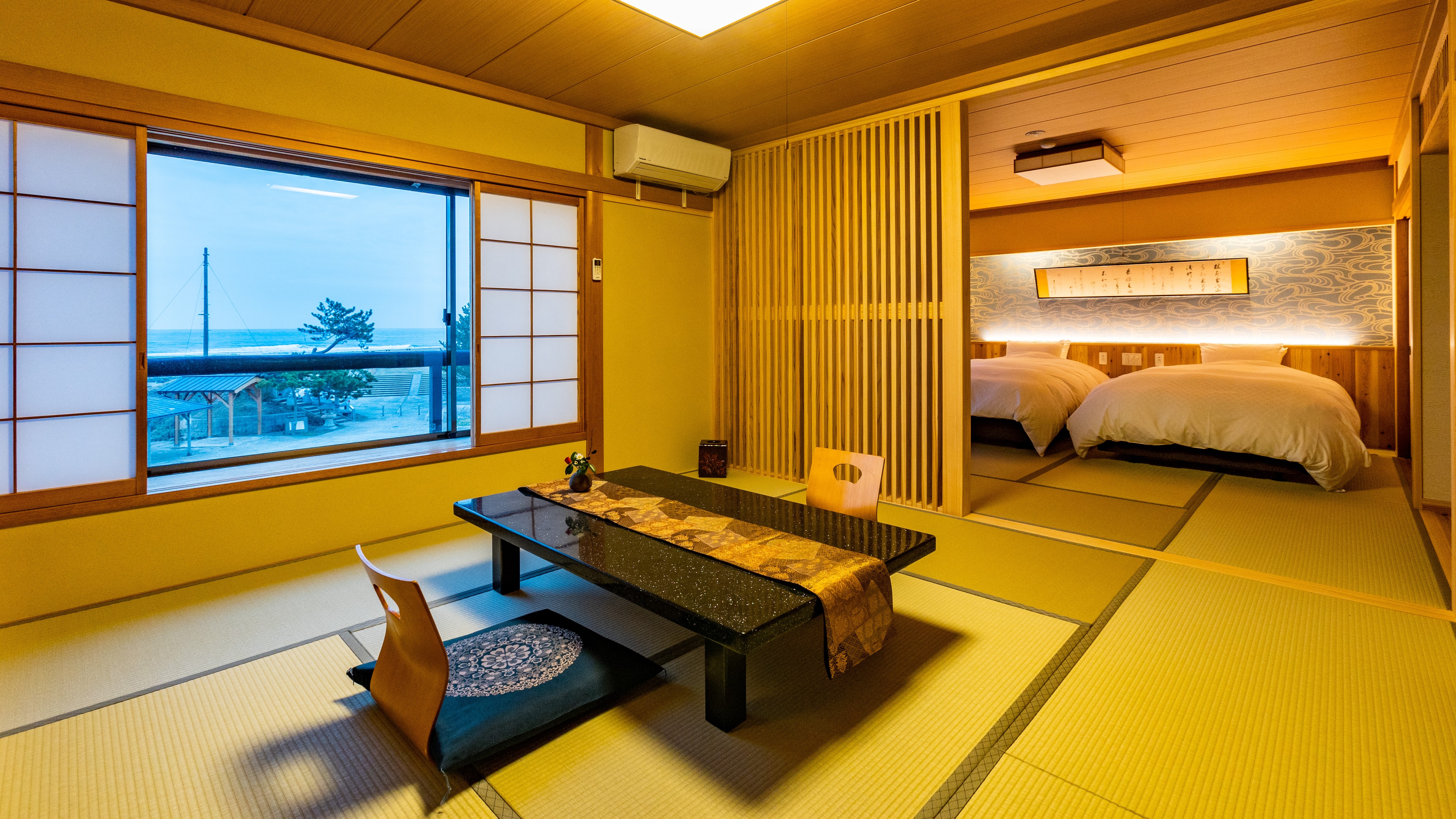 [Room with bed "Isononami"] A spacious room with a Japanese-style room and twin beds, renovated in January 2023.