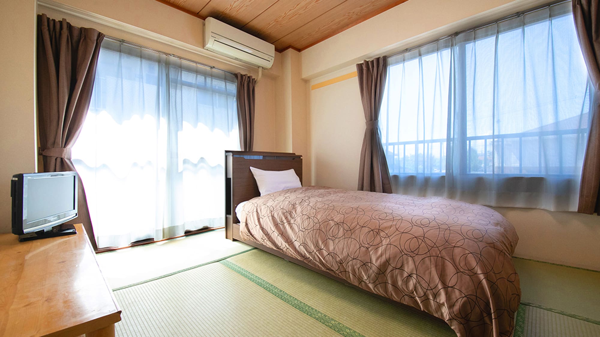 ■ แอนเน็กซ์ ห้องพักสไตล์ญี่ปุ่นพร้อมเตียงเสื่อทาทามิ 6 เตียง ■ ห้องอาบน้ำและห้องส้วมมีในห้องด้วย