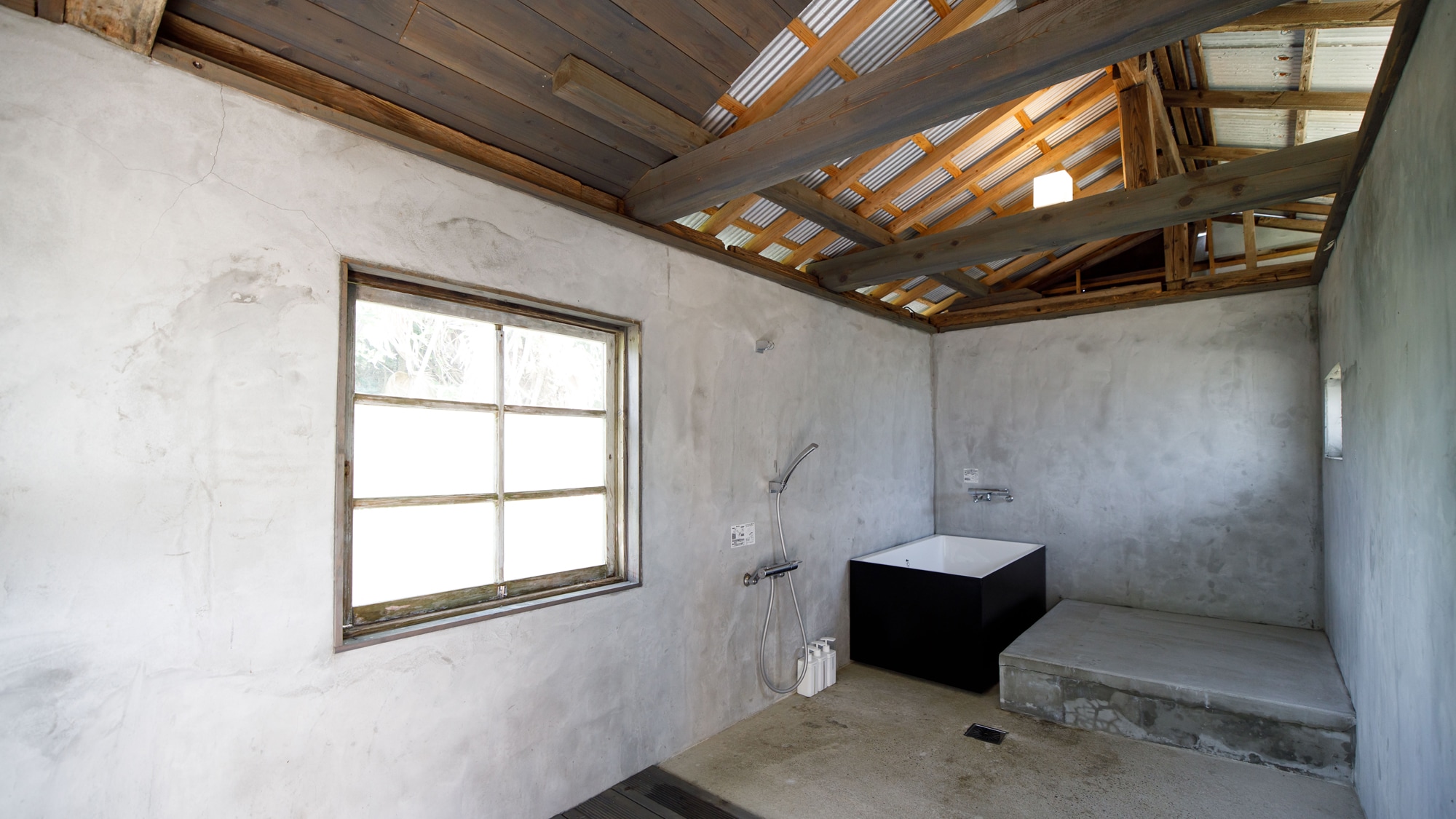 “ที่พักกับ Coral Stone Huts” ยูคุโดโคโระ