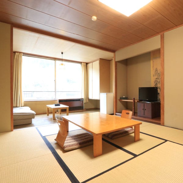 Japanese style room (8 tatami mats)