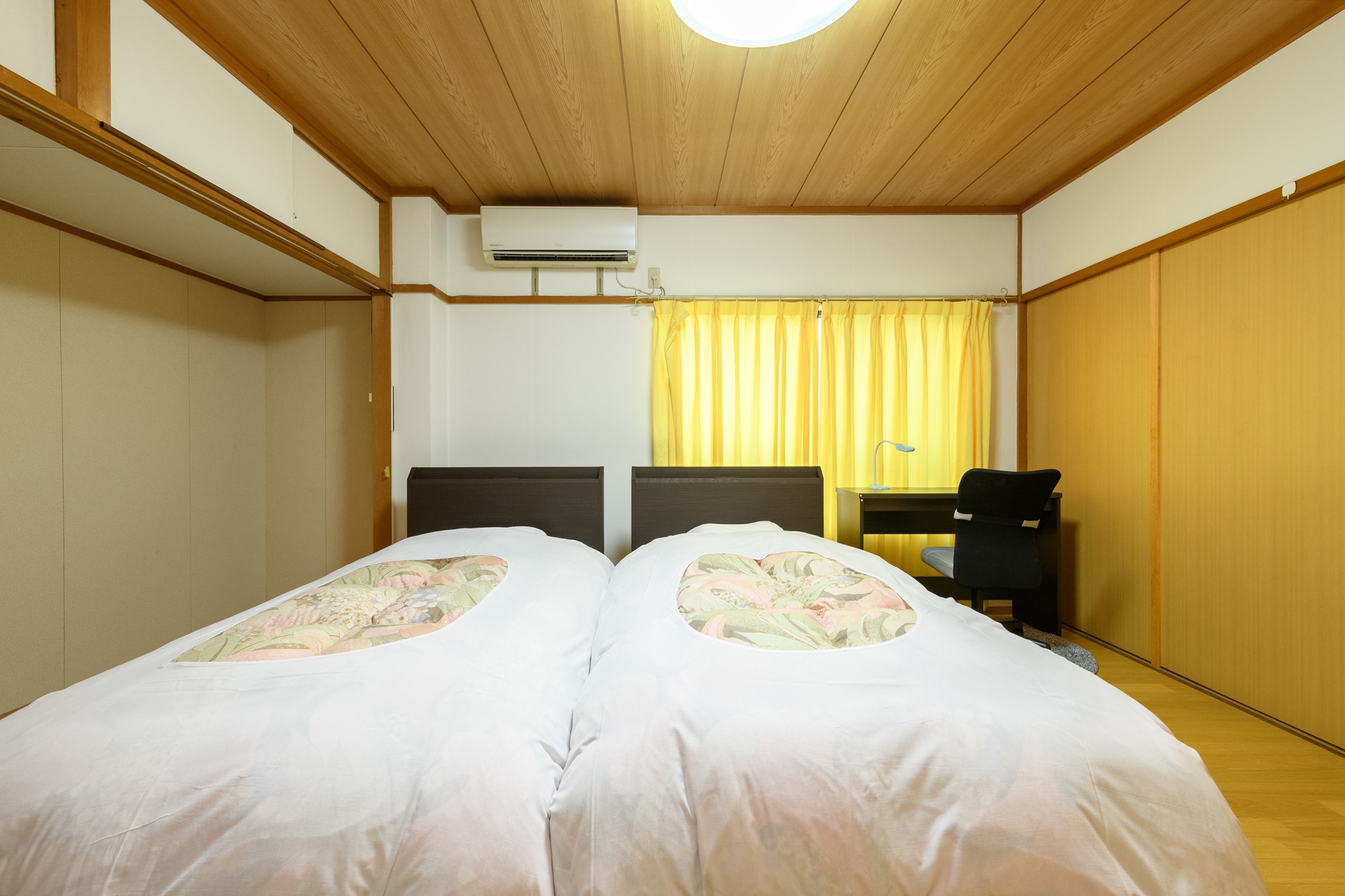 [Non-smoking] Twin room (no bath or toilet)