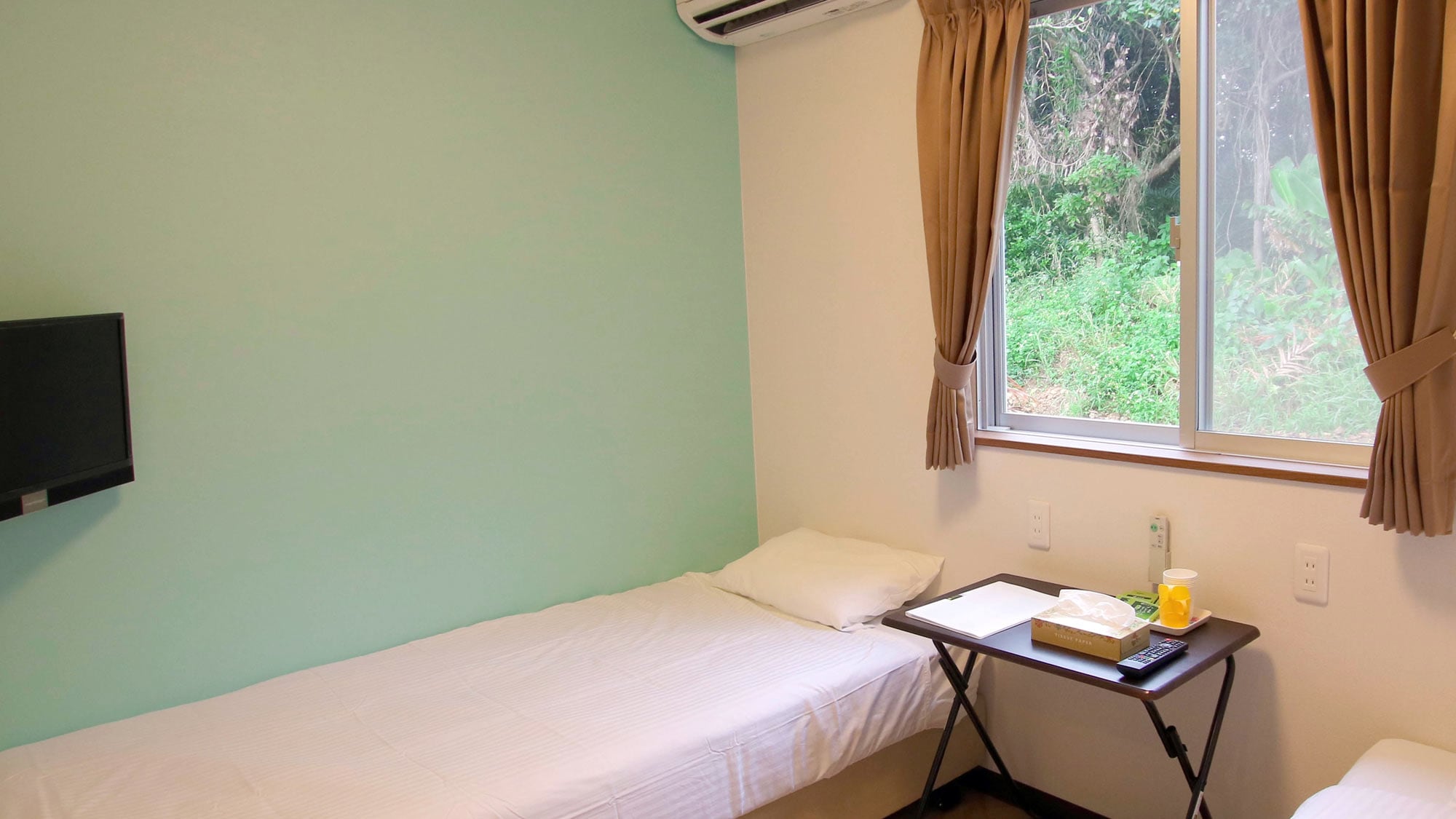 *Standard Twin (example) This room is recommended for solo travelers, couples, married couples, and friends.