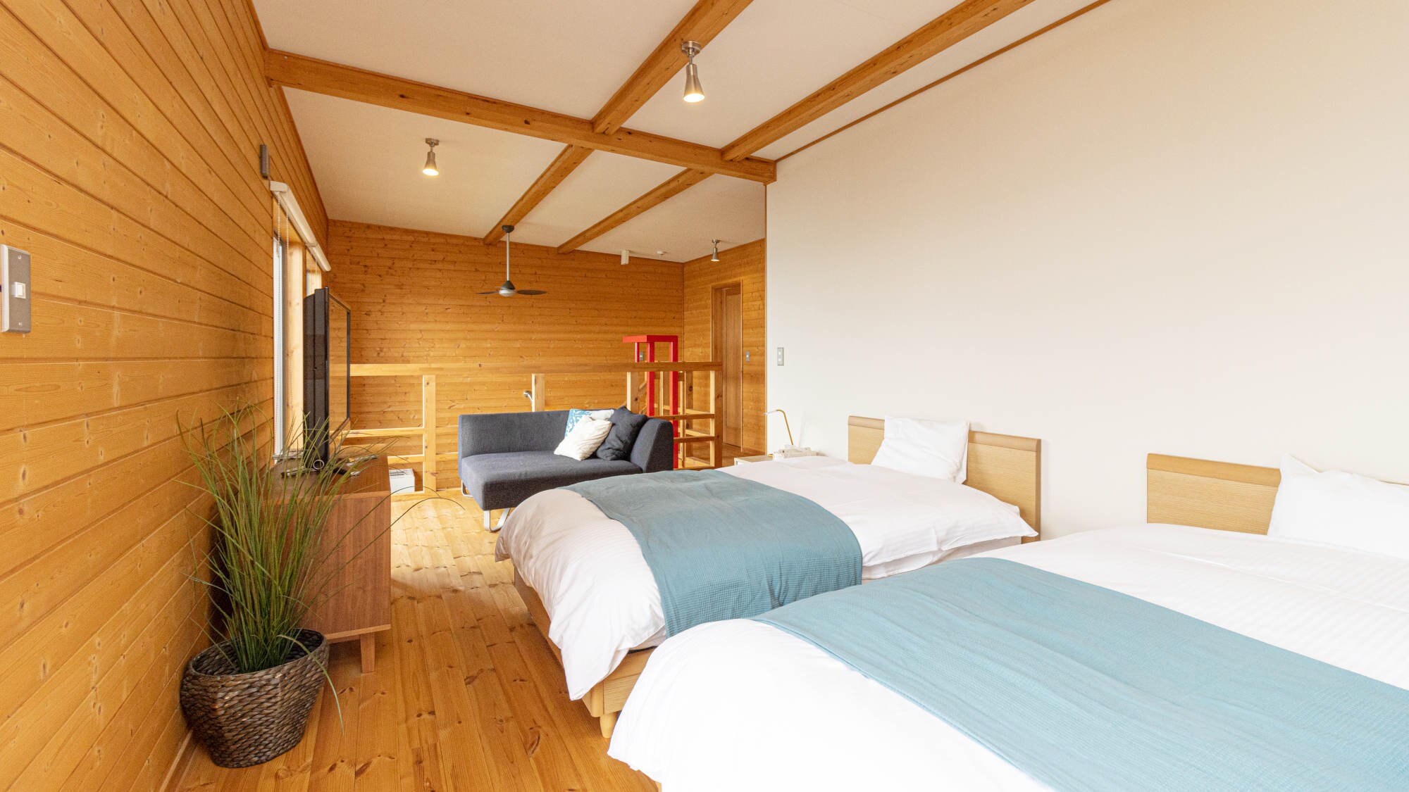 [2nd floor / Bedroom 1] There are 2 bedrooms. Each has 2 beds. Please have a good night's sleep.