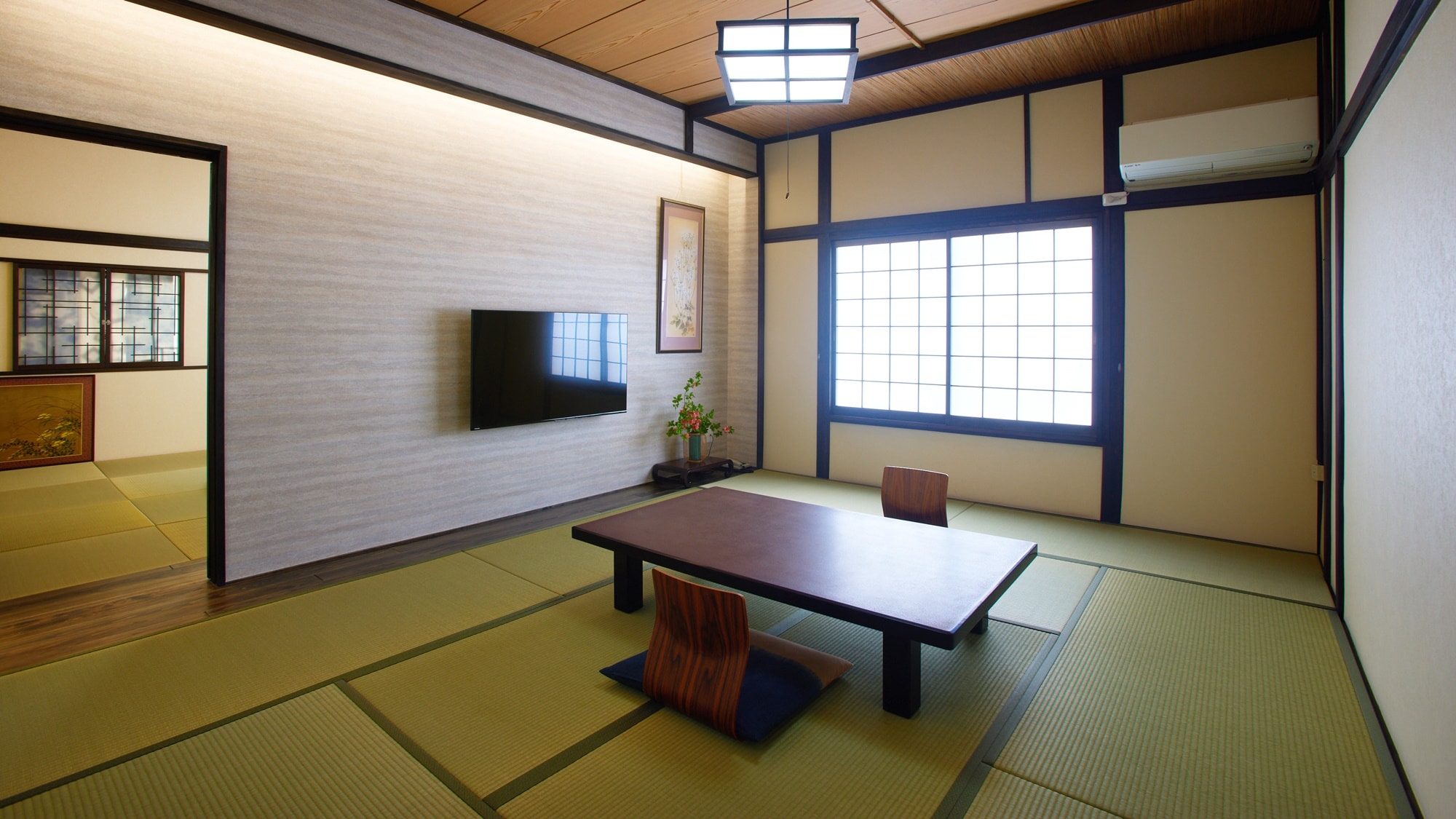 [Renewed in March 2023] Japanese-style room with 10 tatami mats + twin room with a Japanese-Western style room (with toilet)