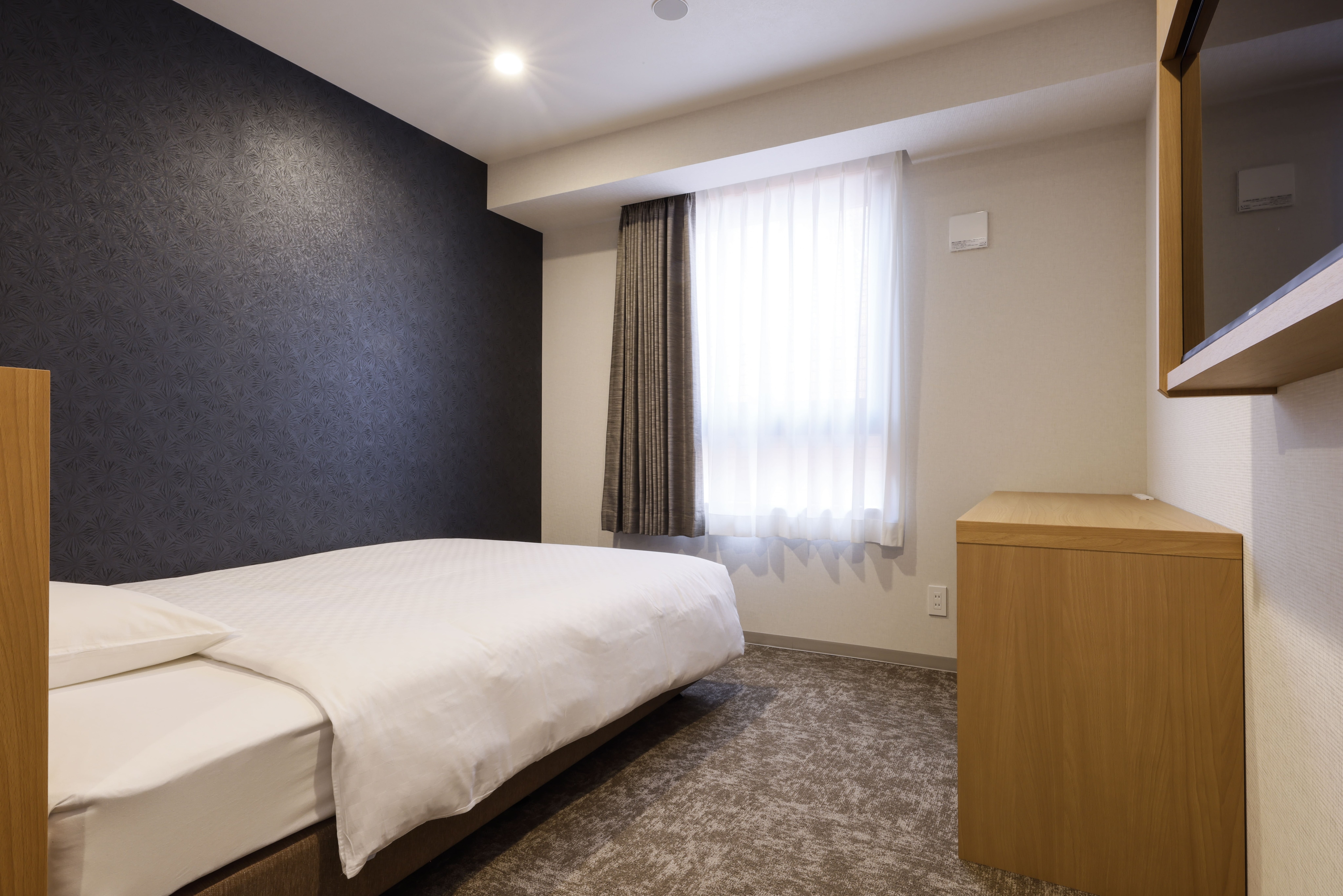 Semi-double and single rooms