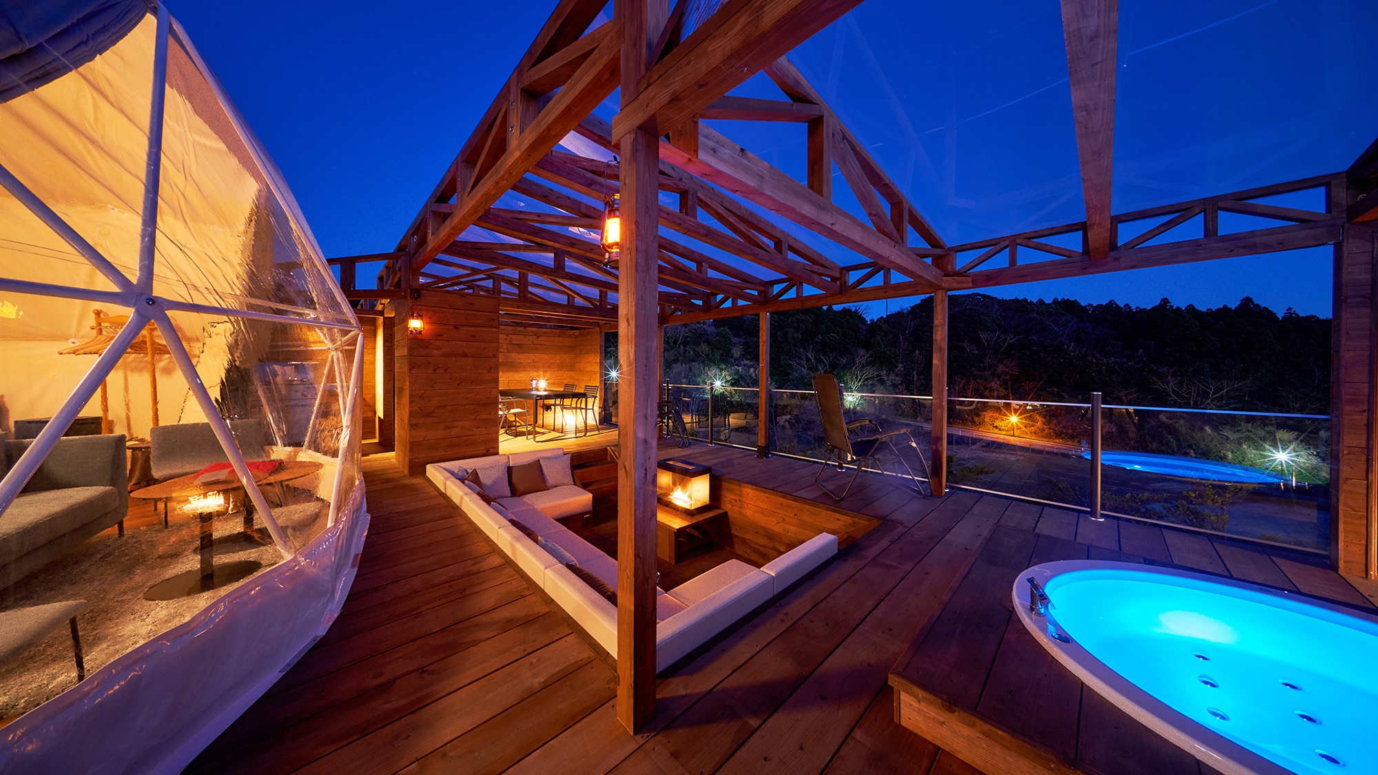 [OCEAN SUITE DOME] Produces a space different from daytime.