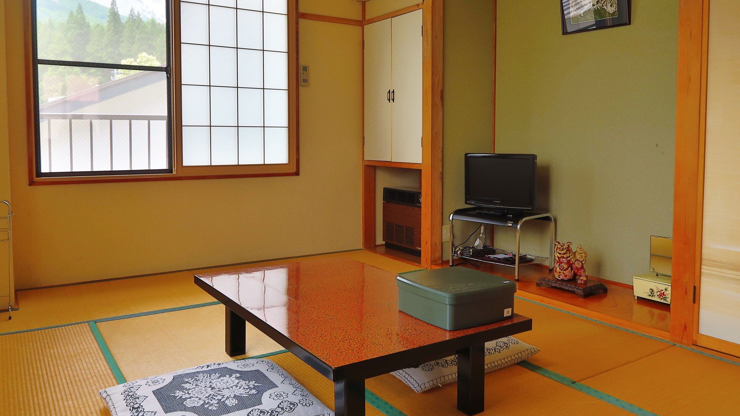 Japanese-style room (example)