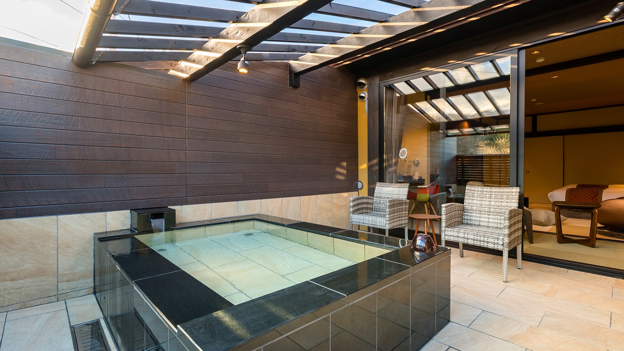 [Rooms with open-air baths, 10 D-type Japanese-style rooms, non-smoking rooms]