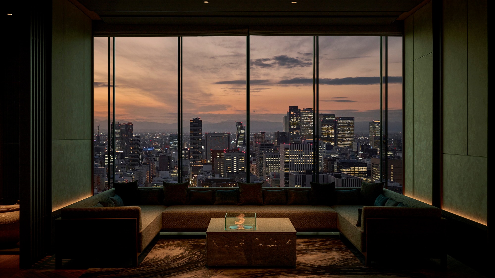レストランやラウンジ、客室からは方角により異なる表情の名古屋の街並みを望めます。