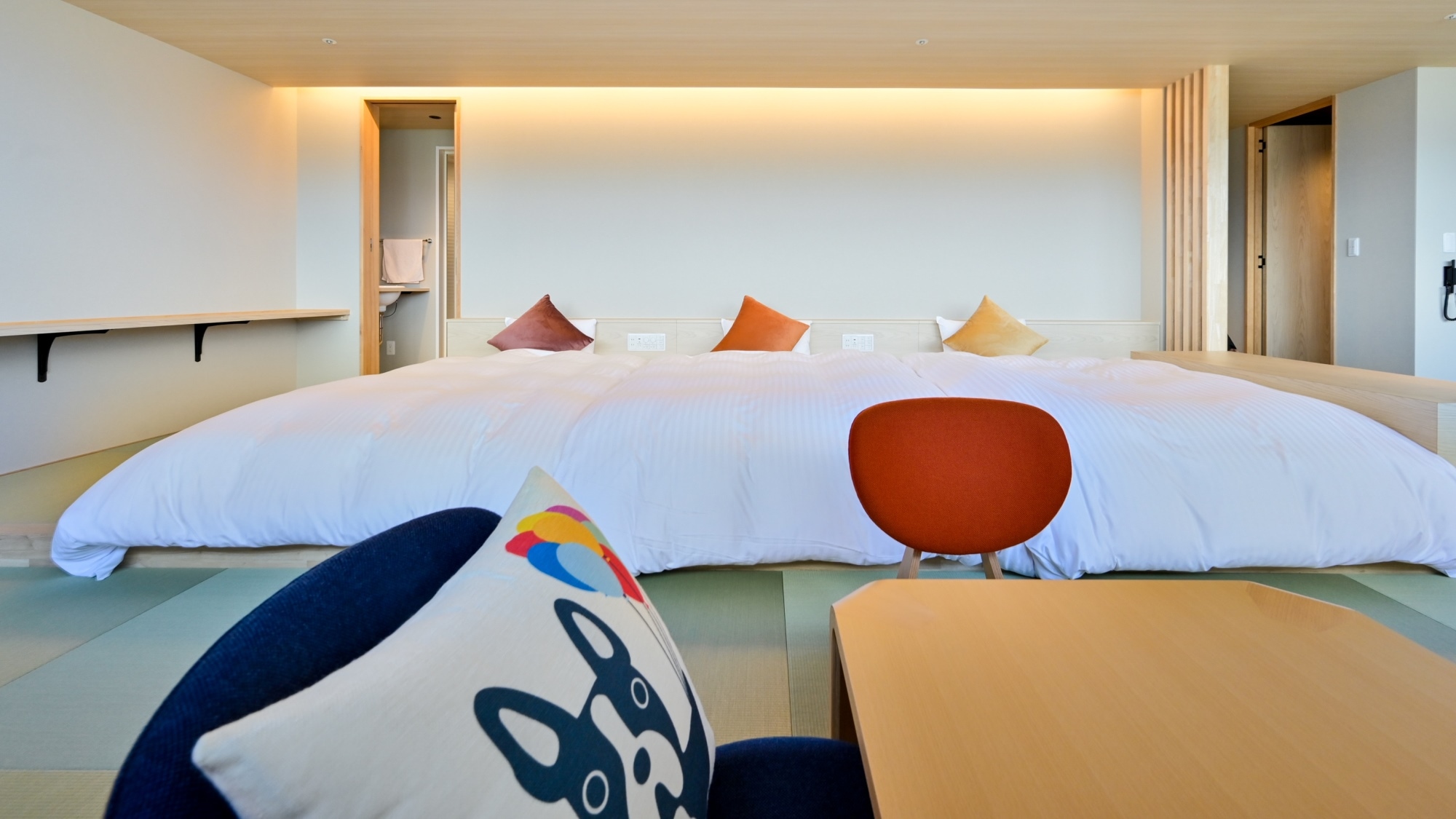 [Japanese Suite - Kumo] A triple room with three double beds.