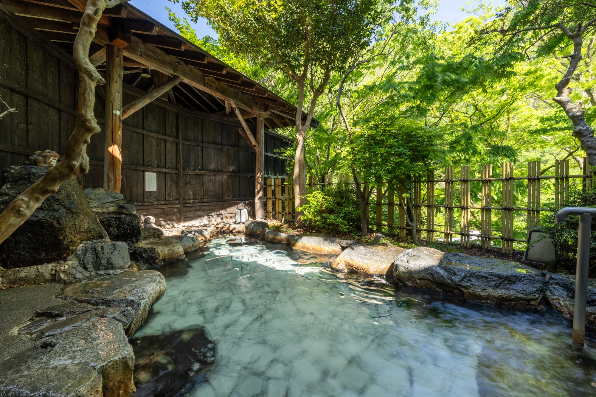 ■ Open-air bath with natural hot spring water