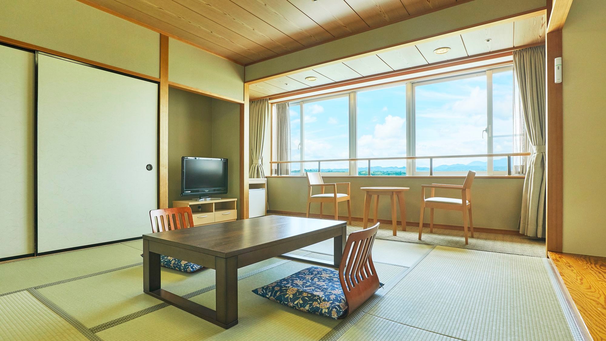 Japanese-style room (8 tatami mats) [Non-smoking]