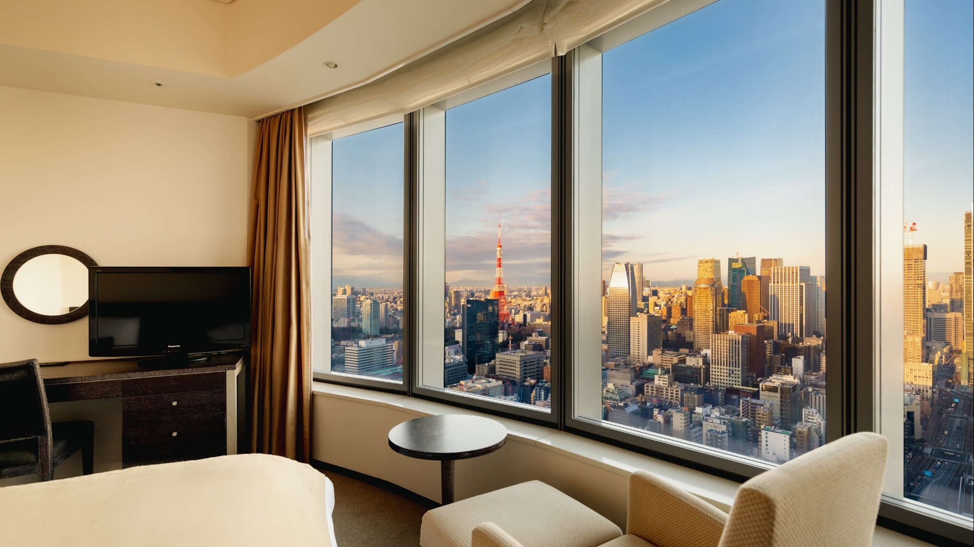 [ห้อง Corner King Room ฝั่งโตเกียวทาวเวอร์ ขนาด 26 ตร.ม. เตียง: กว้าง 2,200 x 1 พักได้: 1-2 ท่าน]