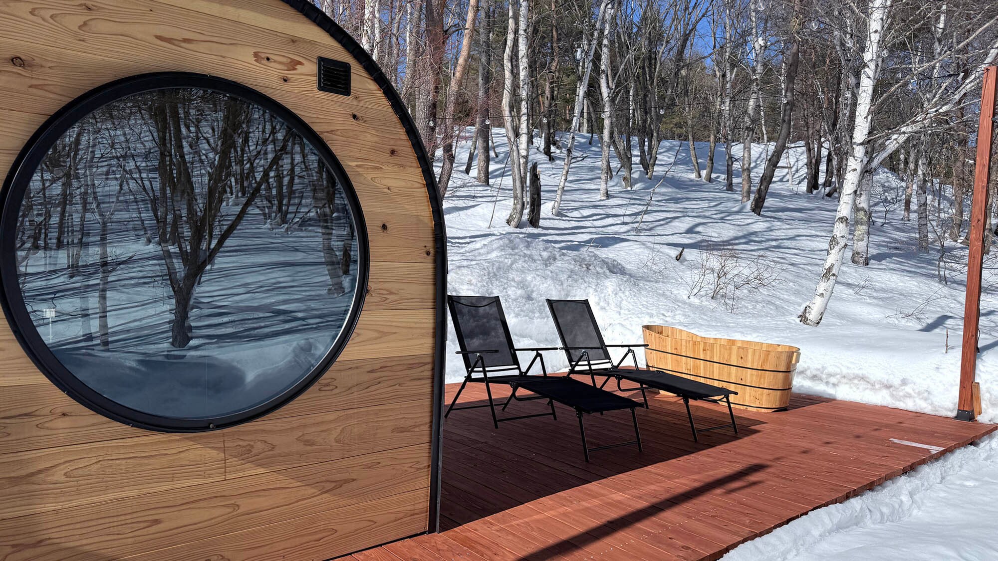 ・[ซาวน่าส่วนตัว] เพลิดเพลินกับช่วงเวลาแห่งการผ่อนคลายท่ามกลางธรรมชาติโดยไม่มีใครมารบกวน