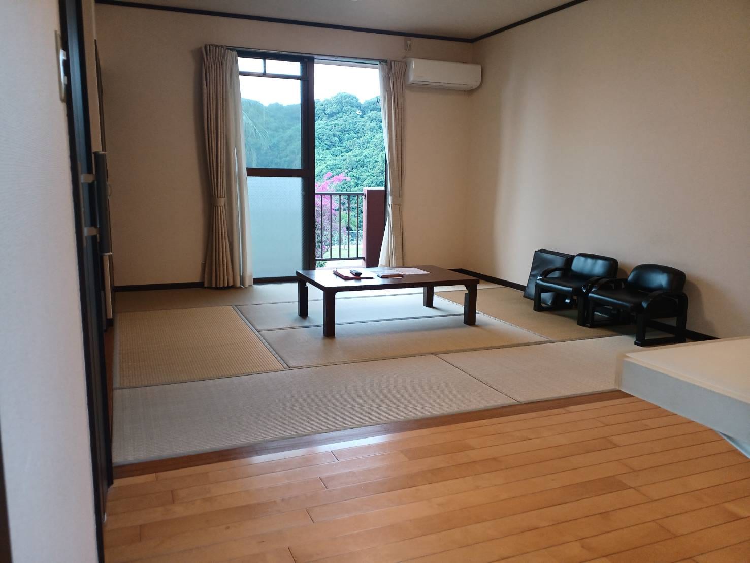 ห้องแบบญี่ปุ่น (จากทางเข้า)