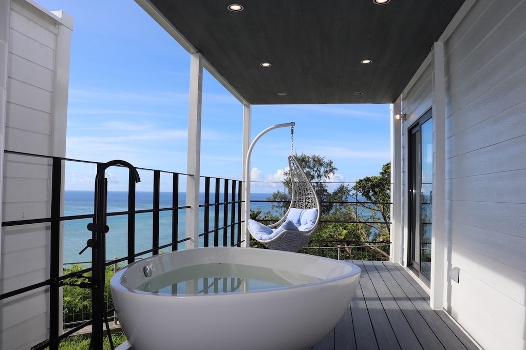 ocean window room