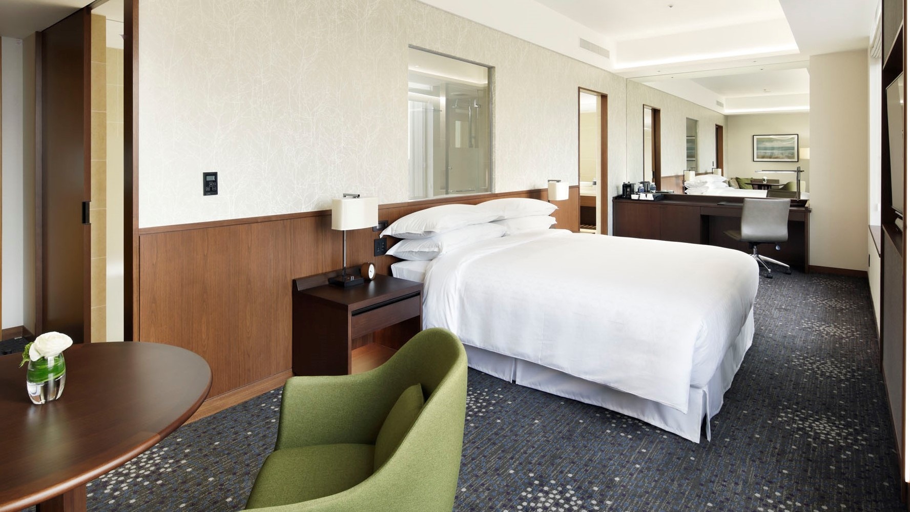 Sheraton Club Floor Premium King 46sqm (24th-27th floor)