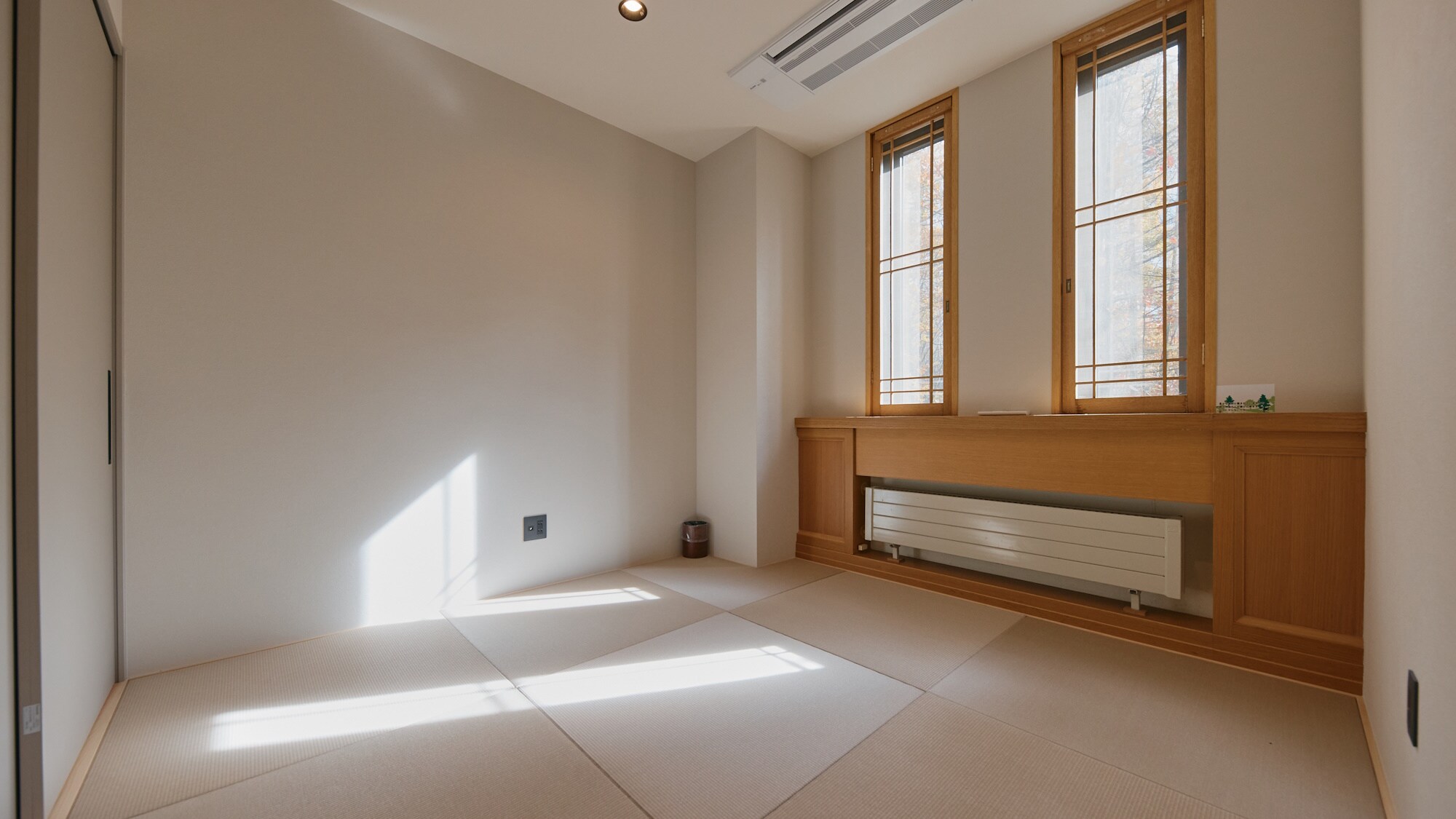 Deluxe Room 2 example | Japanese-style rooms are also available, so children are welcome