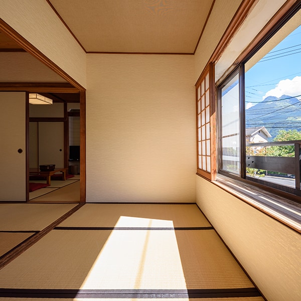 [2 Japanese-style rooms with toilet]
