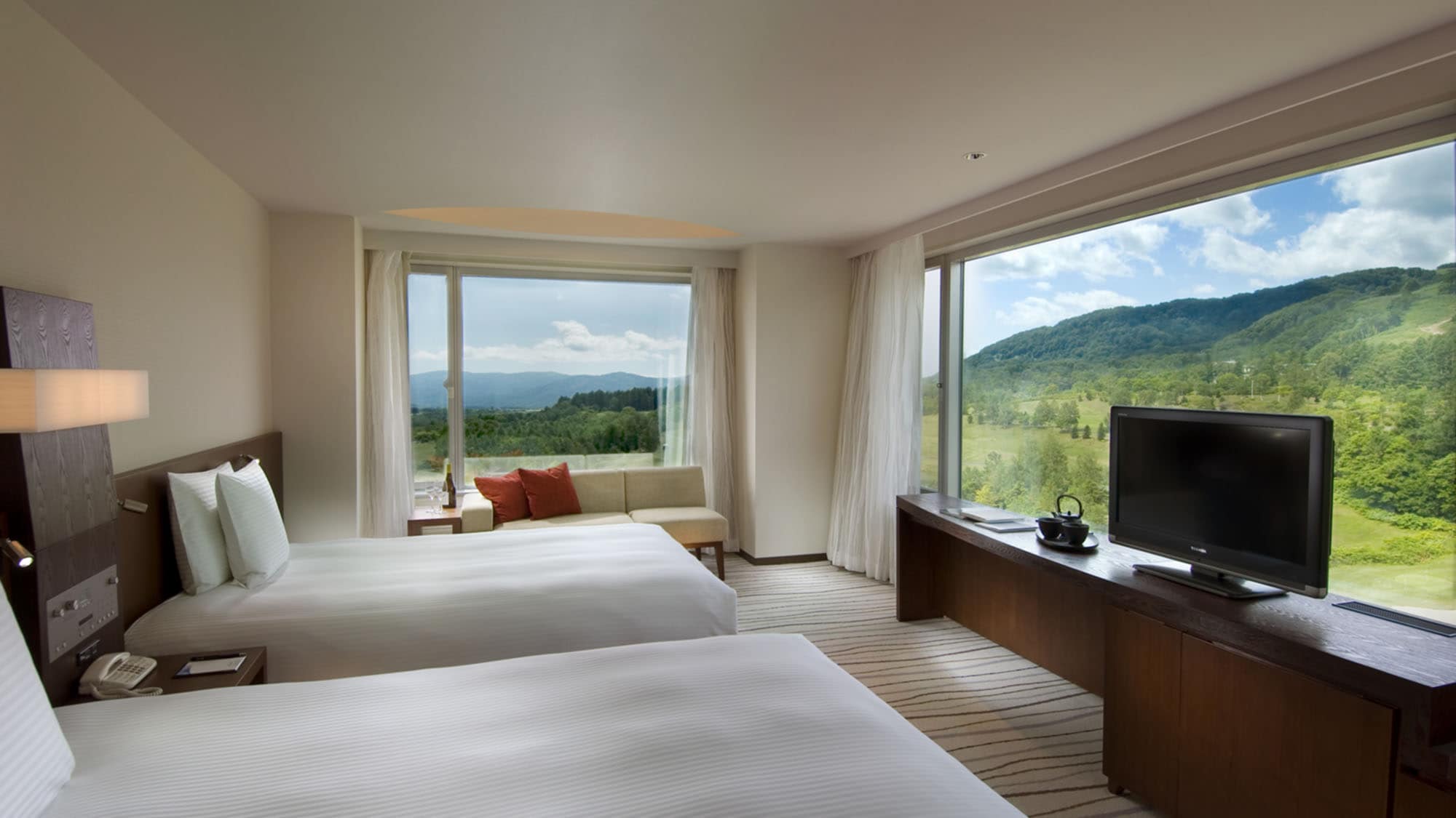 [Deluxe Panorama Room Twin Daytime (maximum 3 people)] Enjoy the view in two directions.