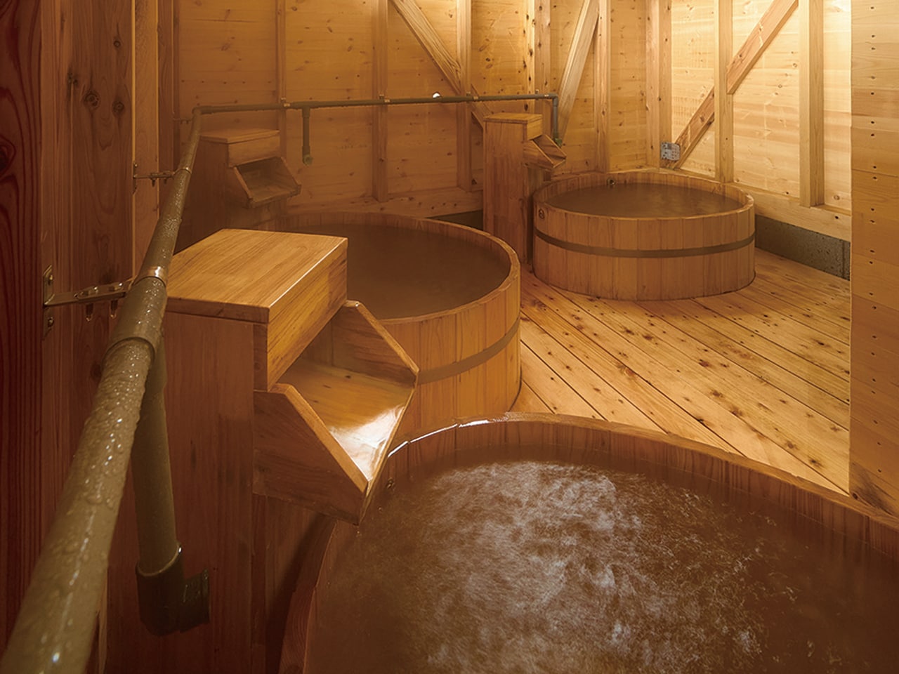 Open-air bath for women: cypress bath