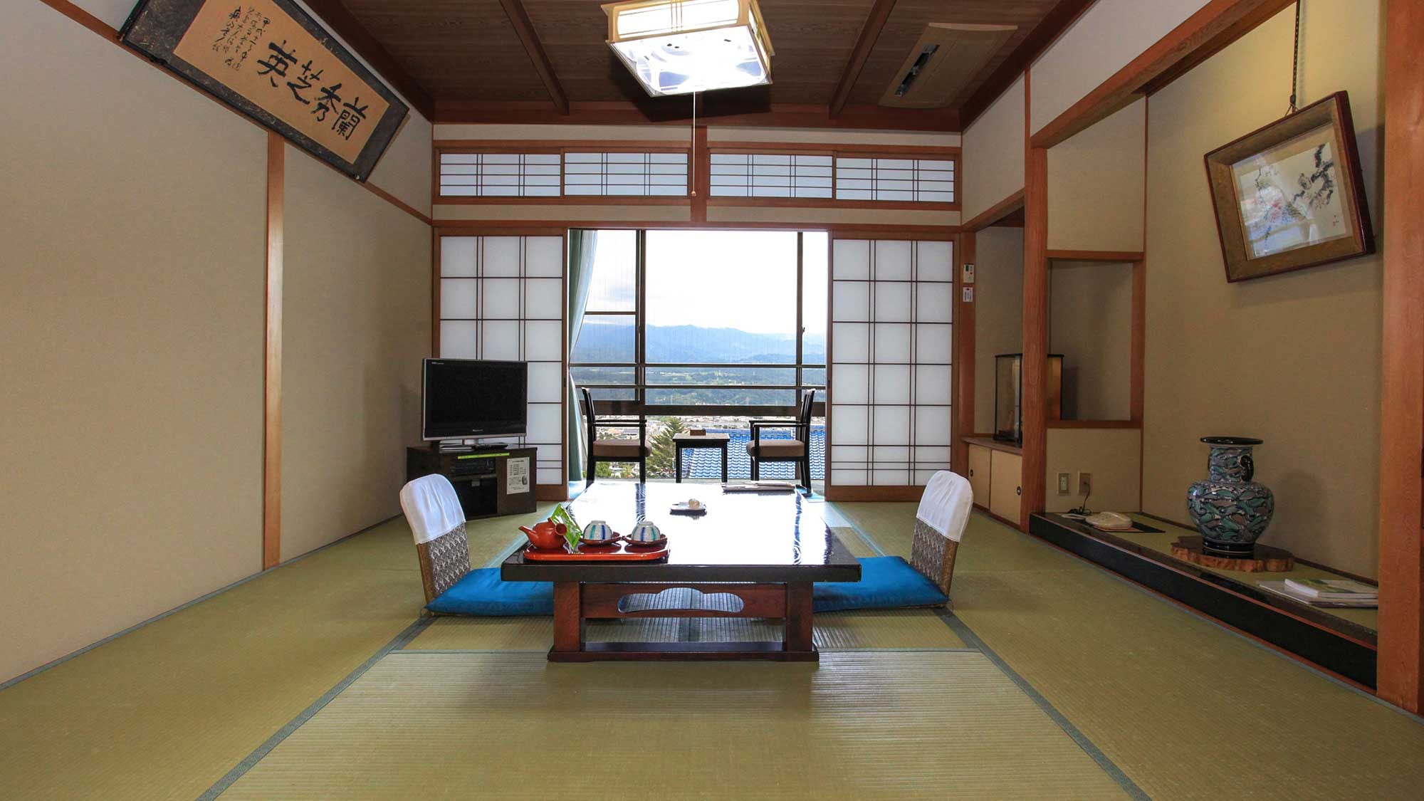 [Guest room] Japanese-style room with 10 tatami mats and bathroom (307