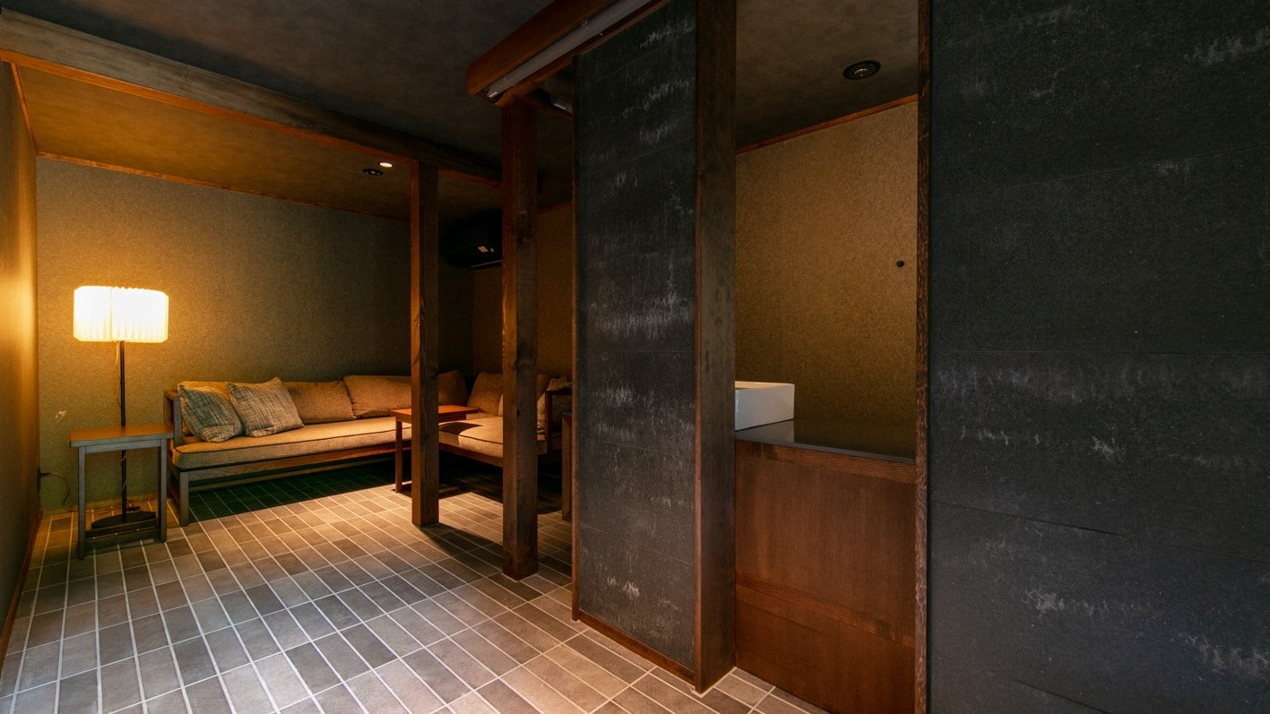 [Toshiyoshiya] Hyakuroku / Seeing changes in history in space, away / with semi-open-air bath