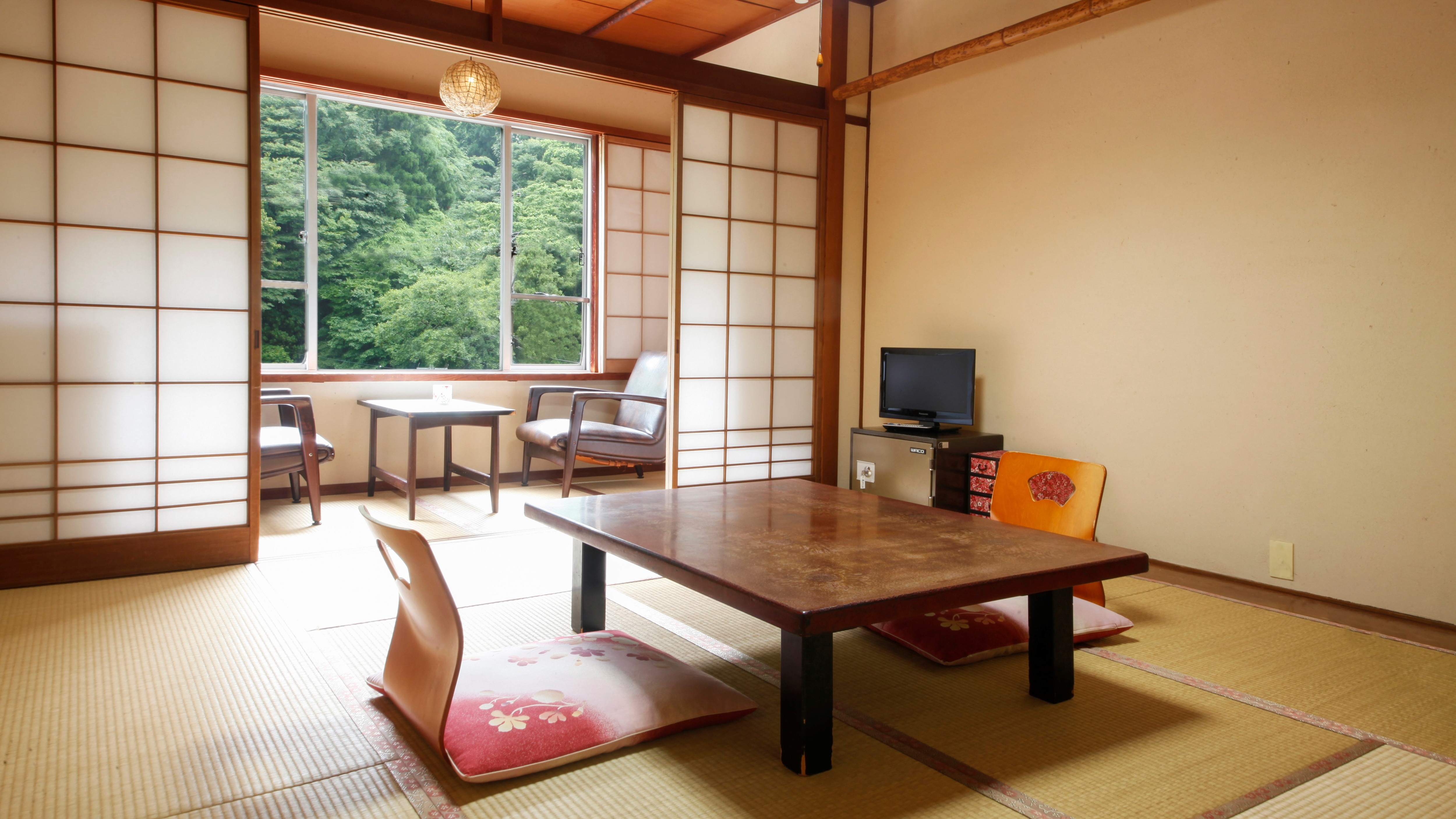 Japanese-style room 10 tatami mats (with wide rim)