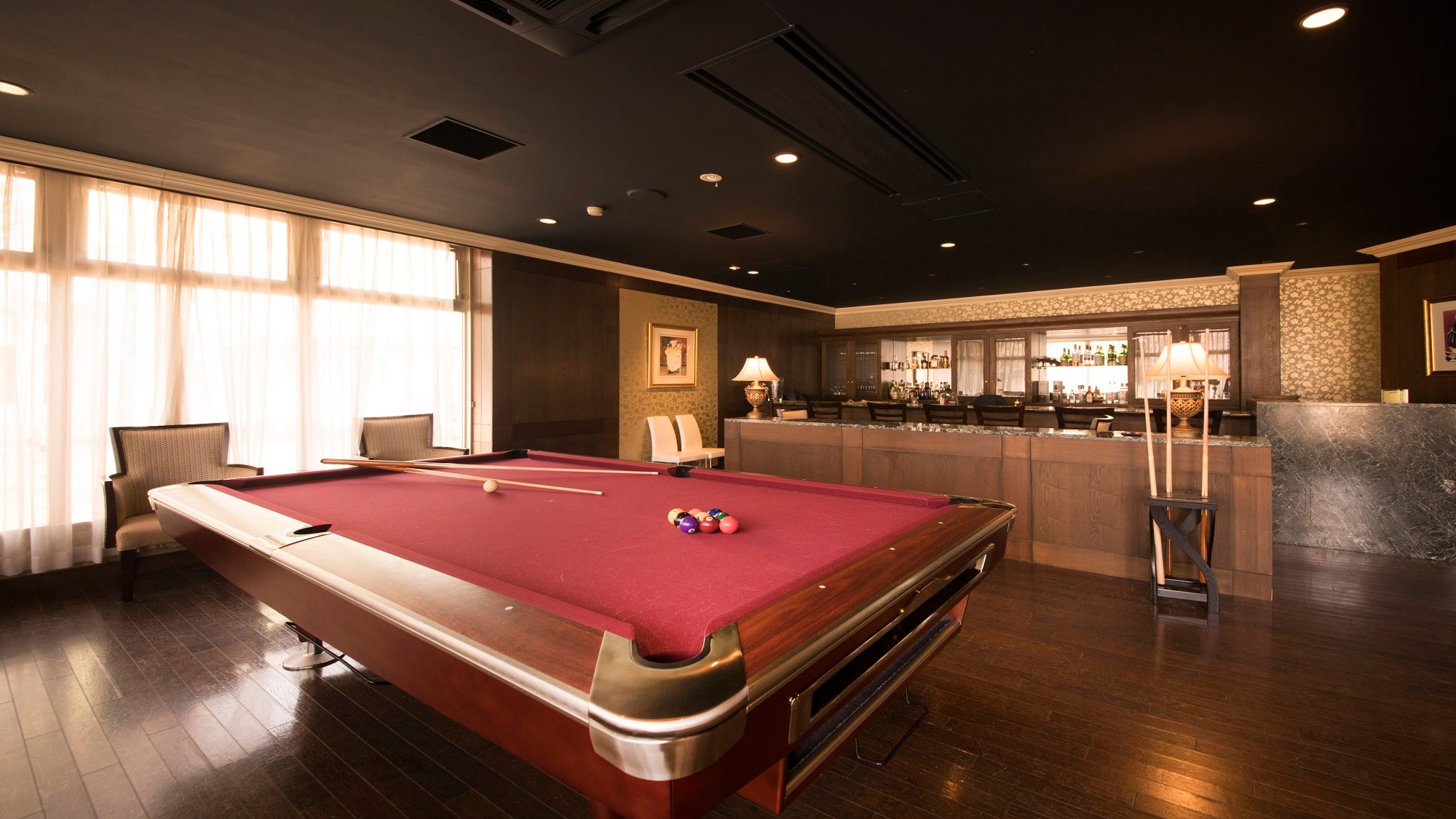 ■ "Lounge" billiards can be used freely.