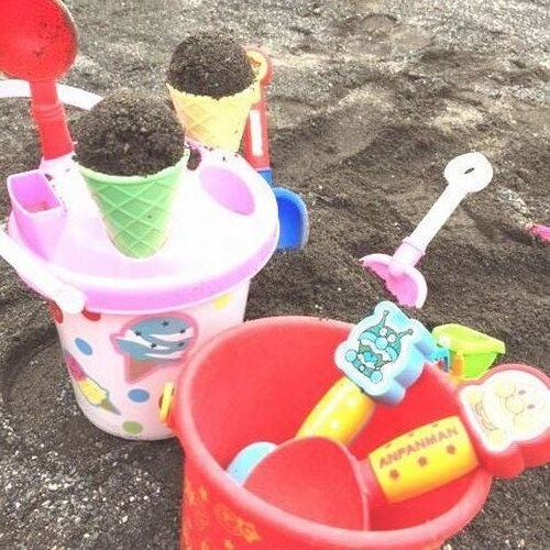 Make delicious sand ice cream!