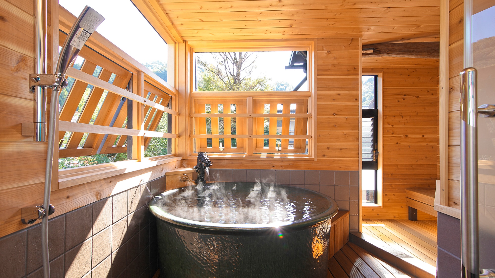 Semi-open-air bath [Dragon Drops]