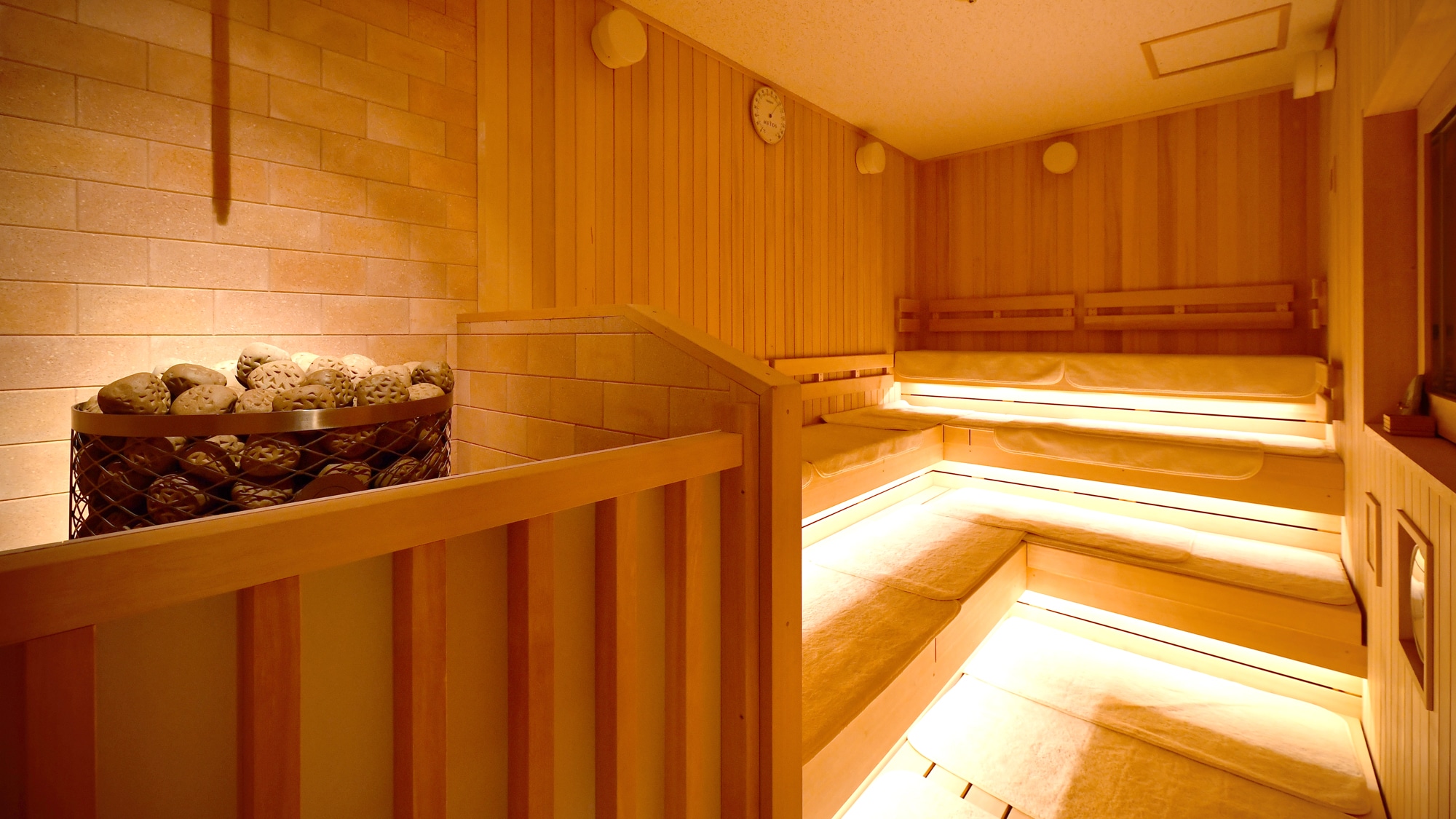 [Men's large bath] Sauna 100℃ Auto-louver
