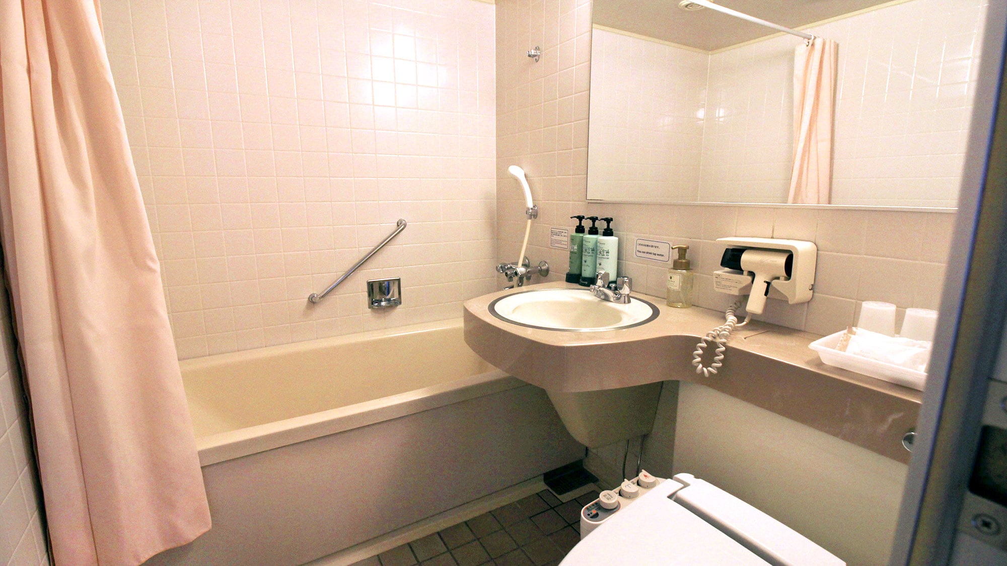 整體浴室（依房型不同而不同）