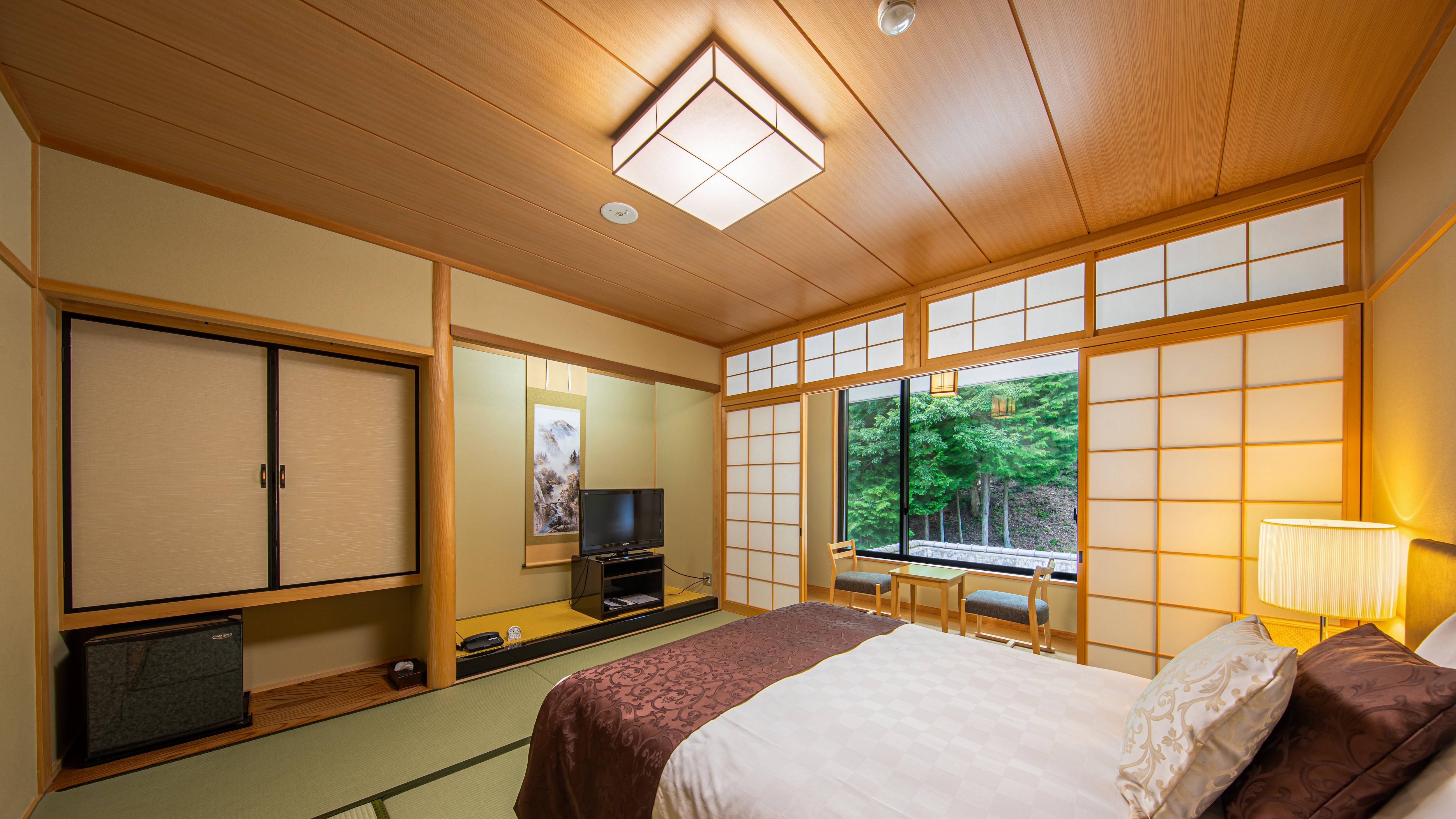 [8 tatami Japanese-style room with bed] Simmons double bed Japanese-style room