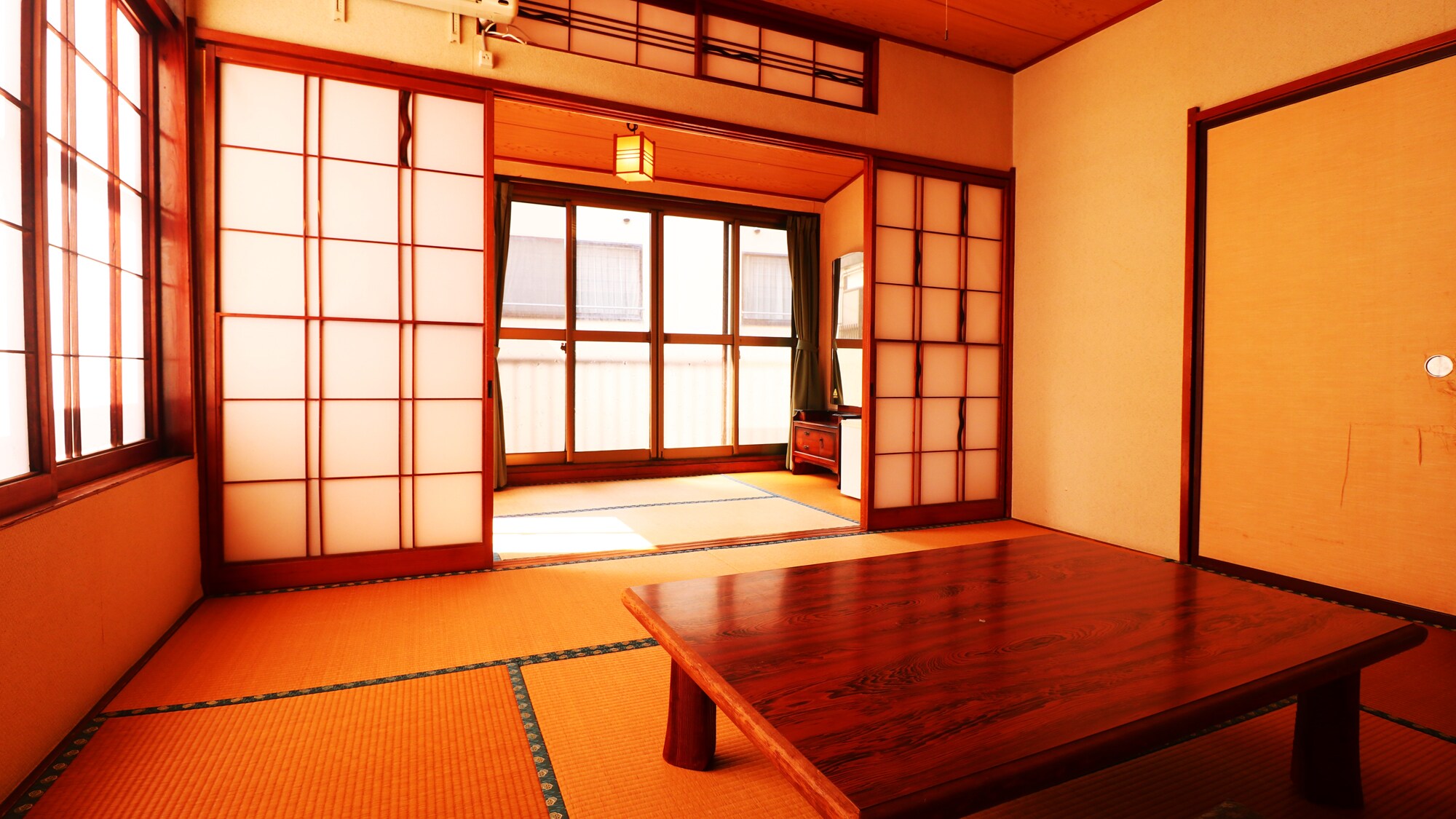 ■ [Example of a guest room in the main building] Enjoy a relaxing sleep in a room facing the hot spring town.