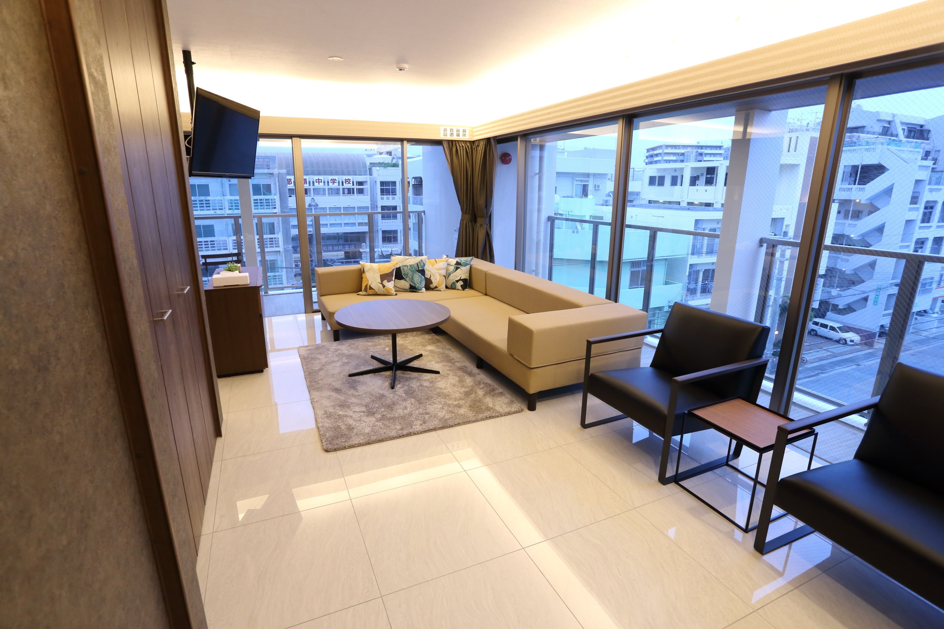 Living room (kitchen side)