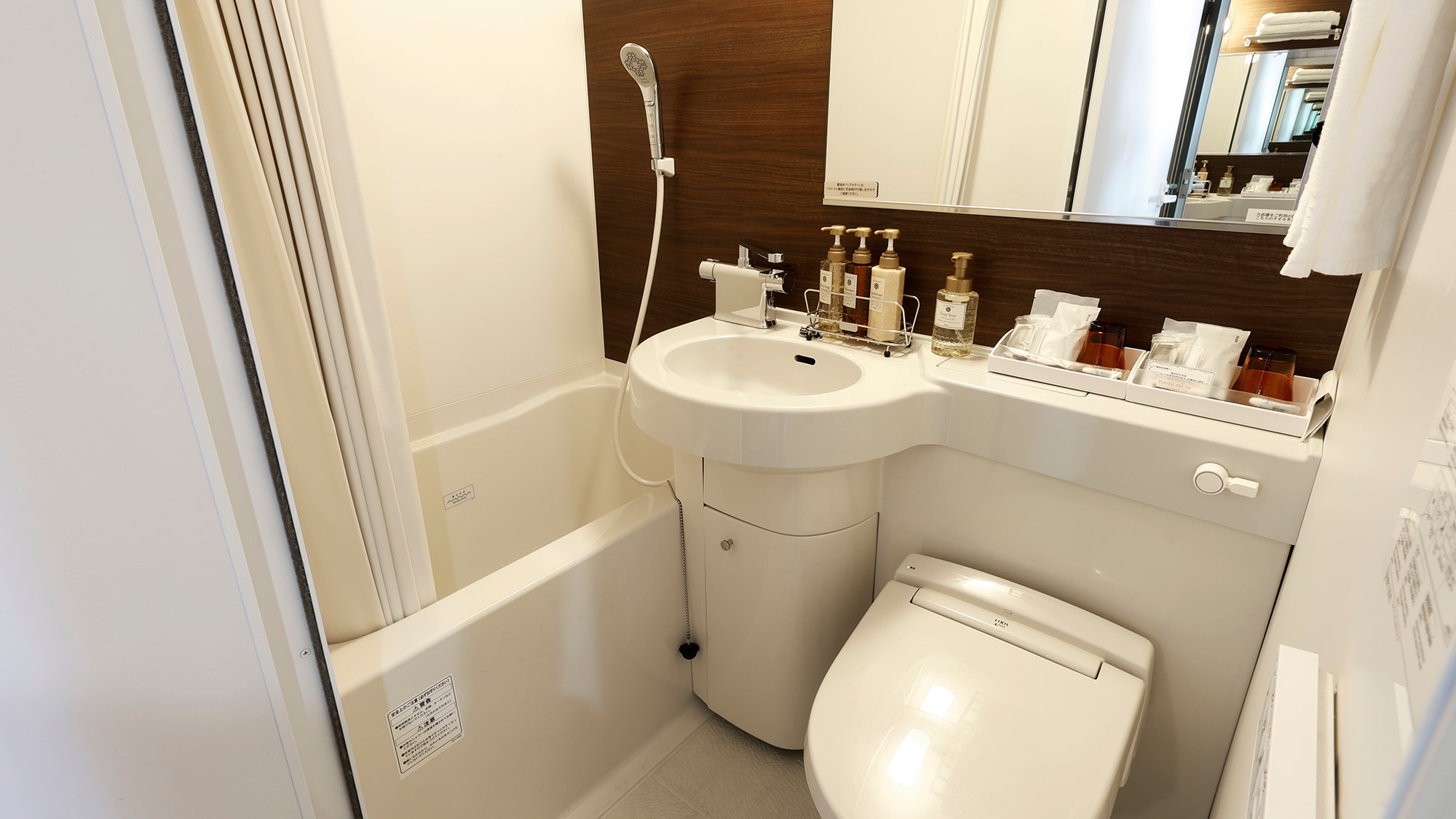 [Bathroom] This is a unit bath.