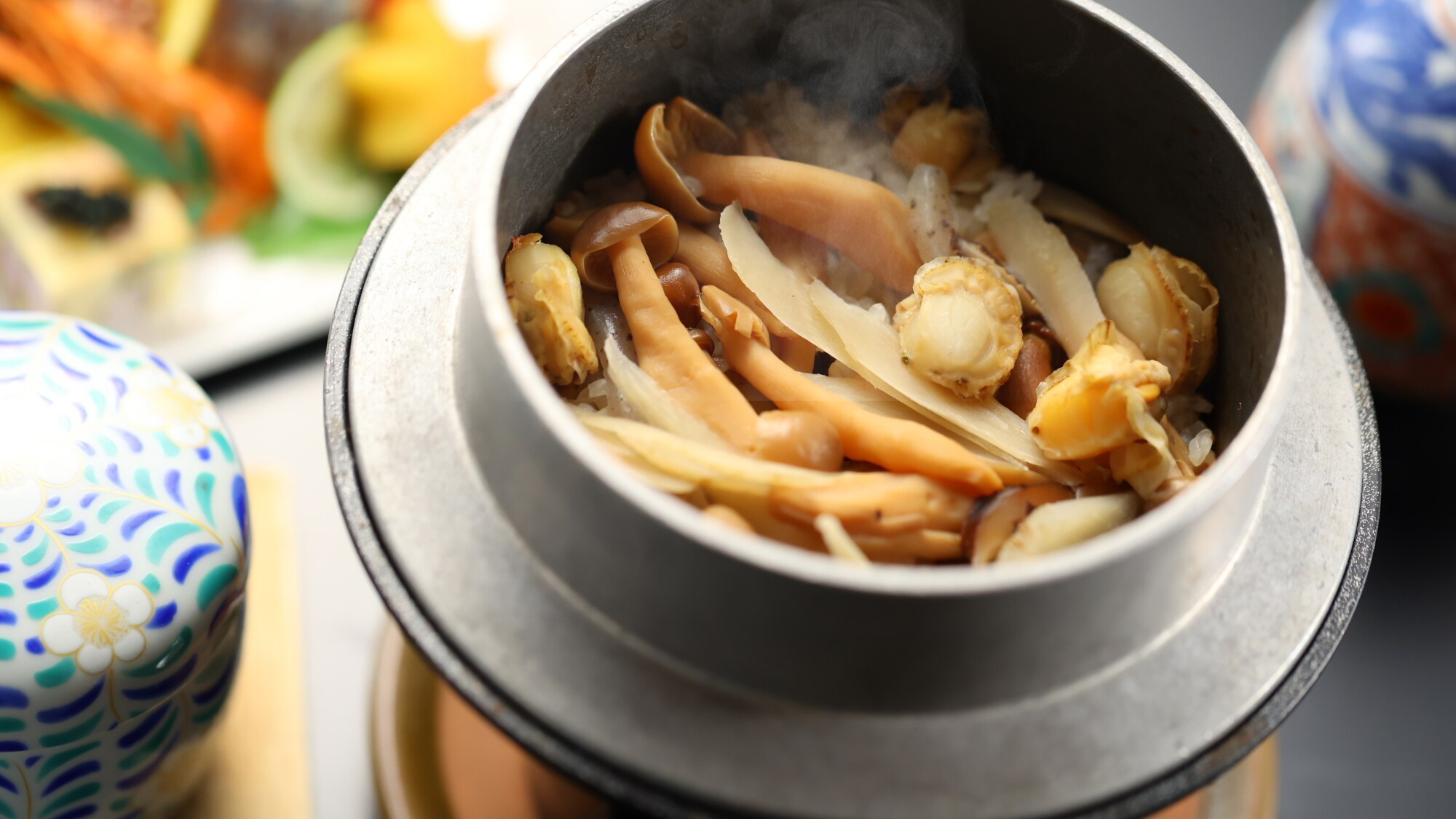 ◆Mushroom rice pot. Enjoy the aroma as it cooks right in front of you.