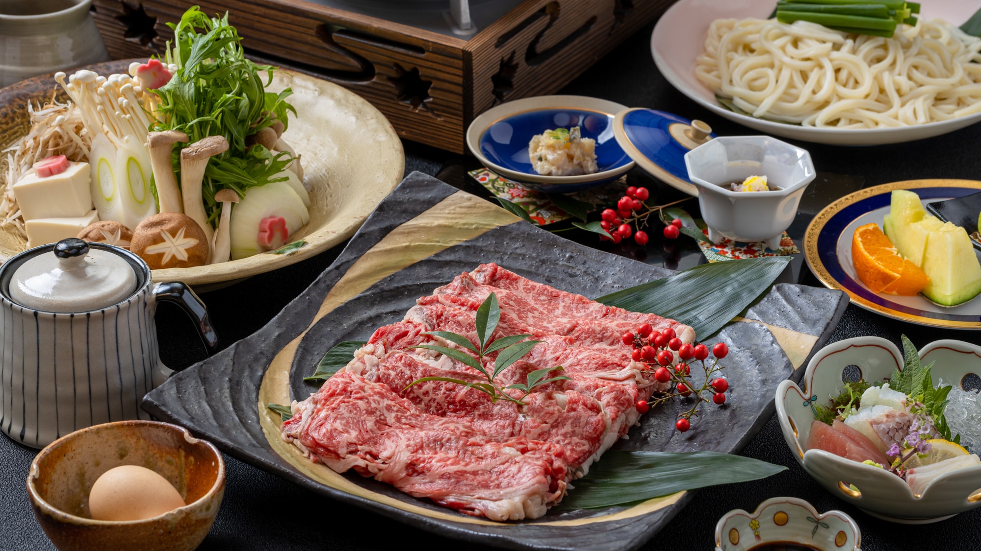 Ehime brand beef "Iyo beef" that is soft enough to melt and has an elegant taste is sukiyaki and luxuriously ♪