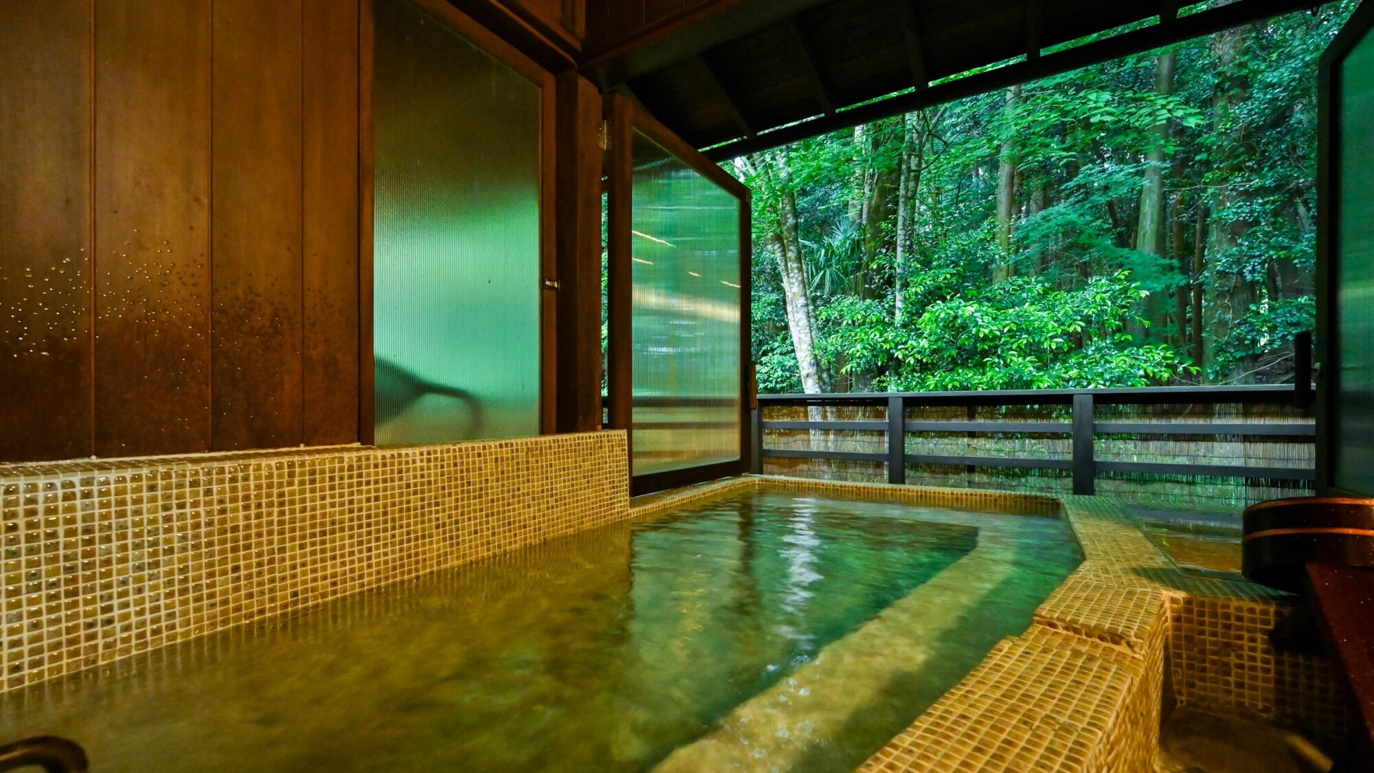 ■ Shinshu ■ Semi-open-air bath