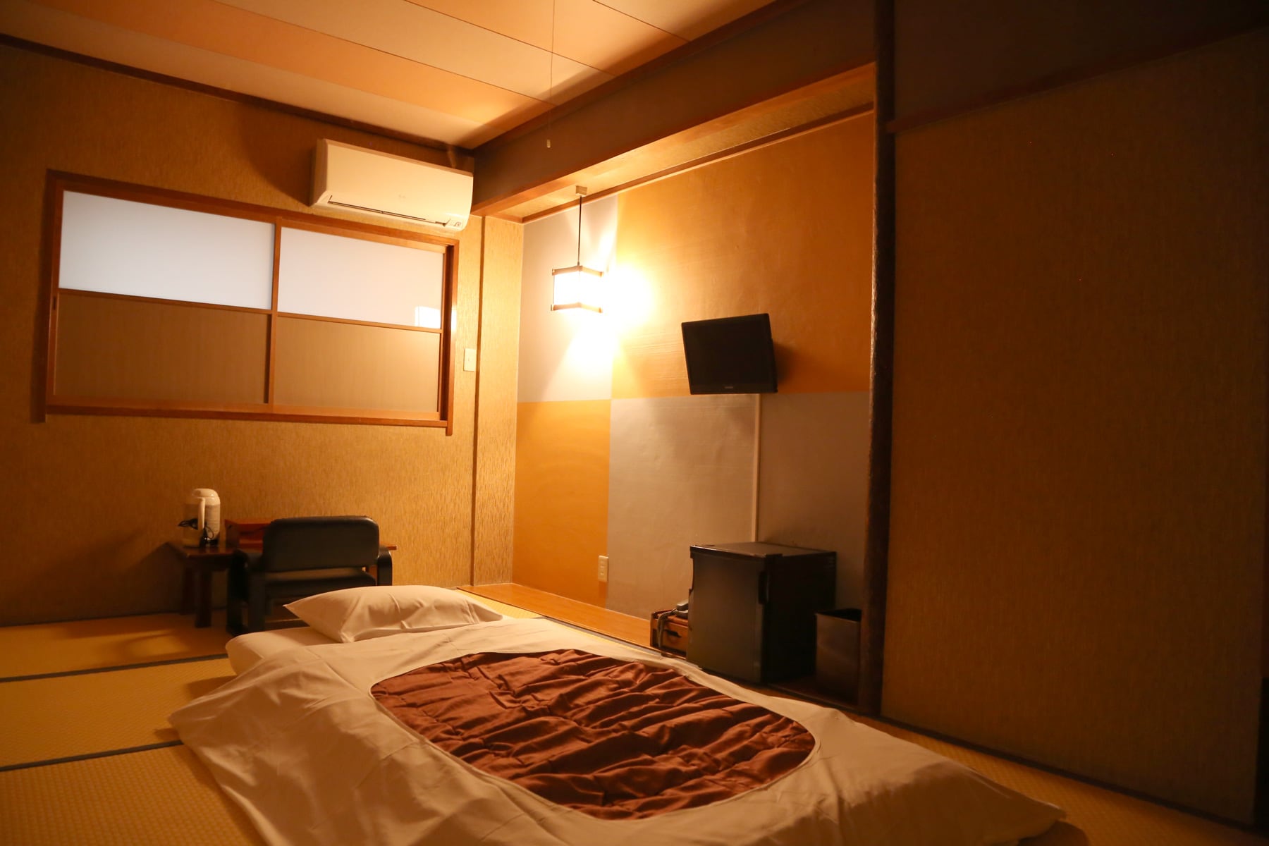 Japanese-style room --- For single use. All rooms have been renovated with tatami mats (2021)