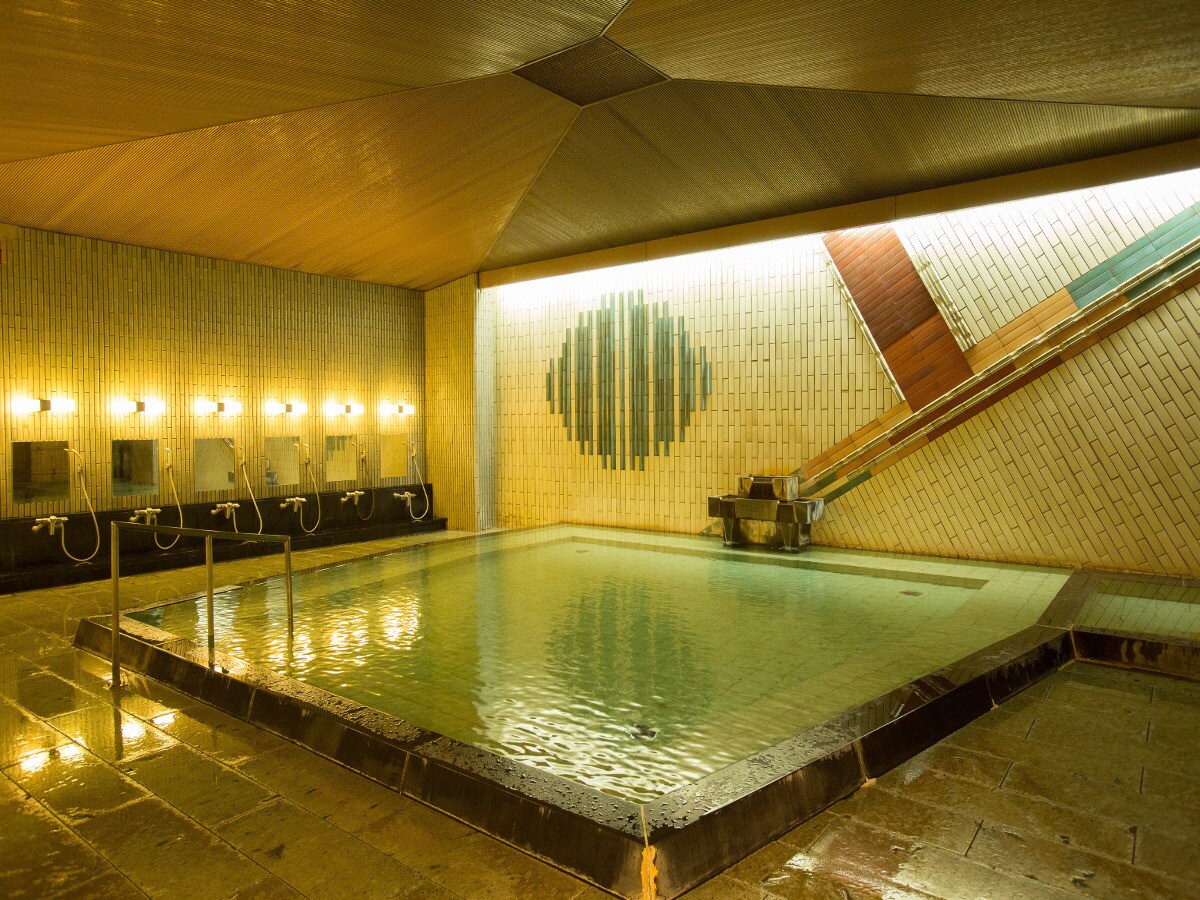 Main building, 2nd basement floor large communal bath